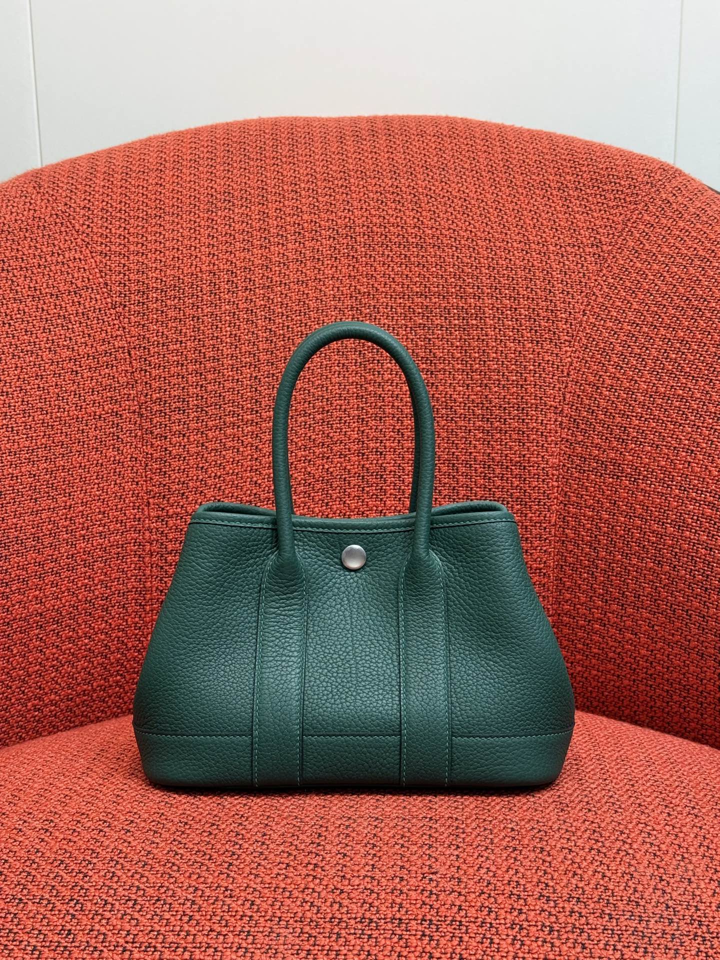 NO:919449,The latest garden bag Neo (mini) garden full leather size 23x16x10 Ntogo leather wax thread matching handmade craftsmanship cypress green, Hermes, hermes, Hermes,19860909最新款花园包 Neo（mini）garden 全皮款 尺寸23x16x10 Ntogo皮 蜡线对版 手工工艺 柏树绿,爱马仕,hermes,Hermes,,Bag