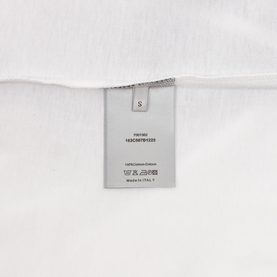 💰105
DIOR/迪奥 拼接标识印花短袖T恤
size：S-L