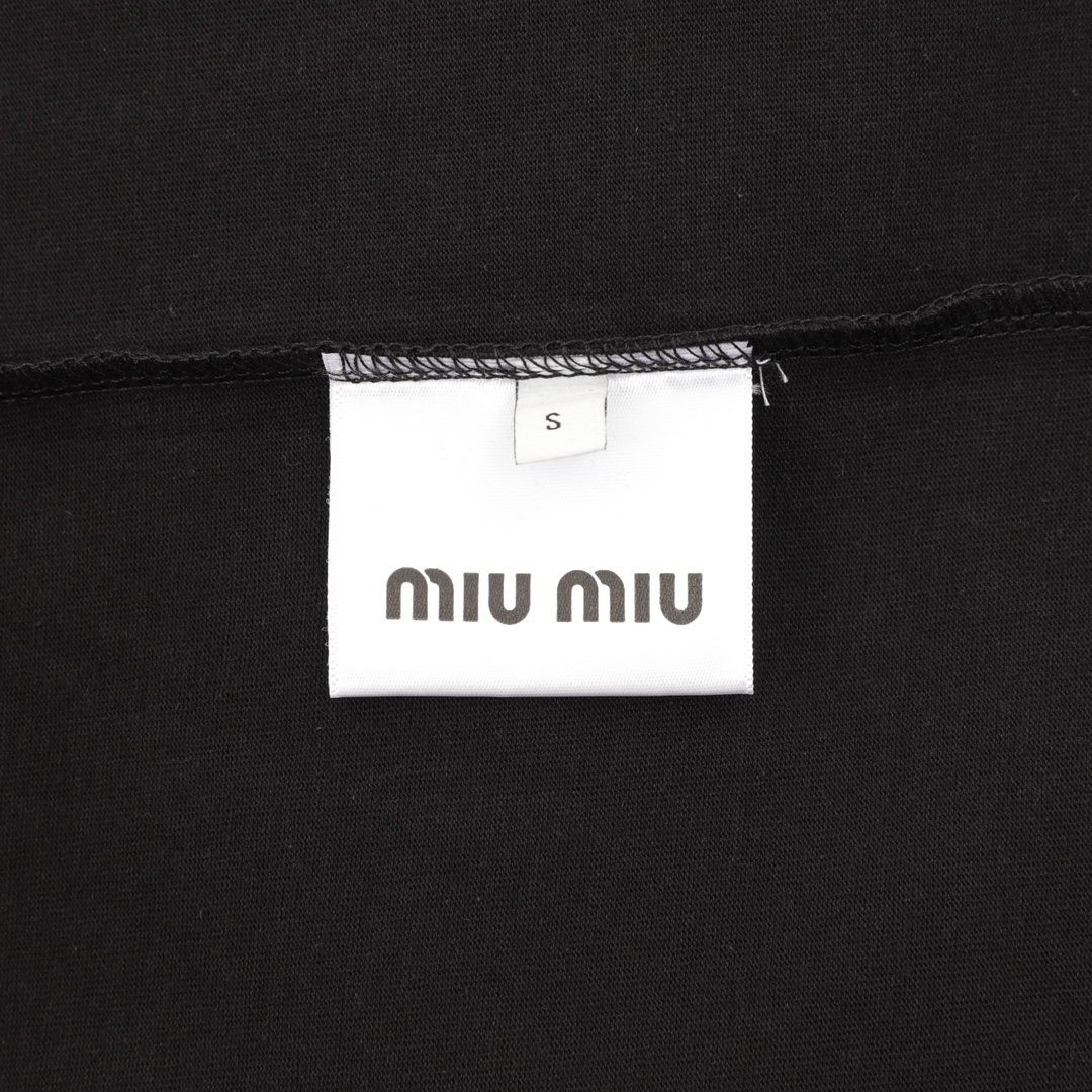 💰105
MIU MIU/缪缪   明线刺绣徽标短袖T恤
Size：S-L
