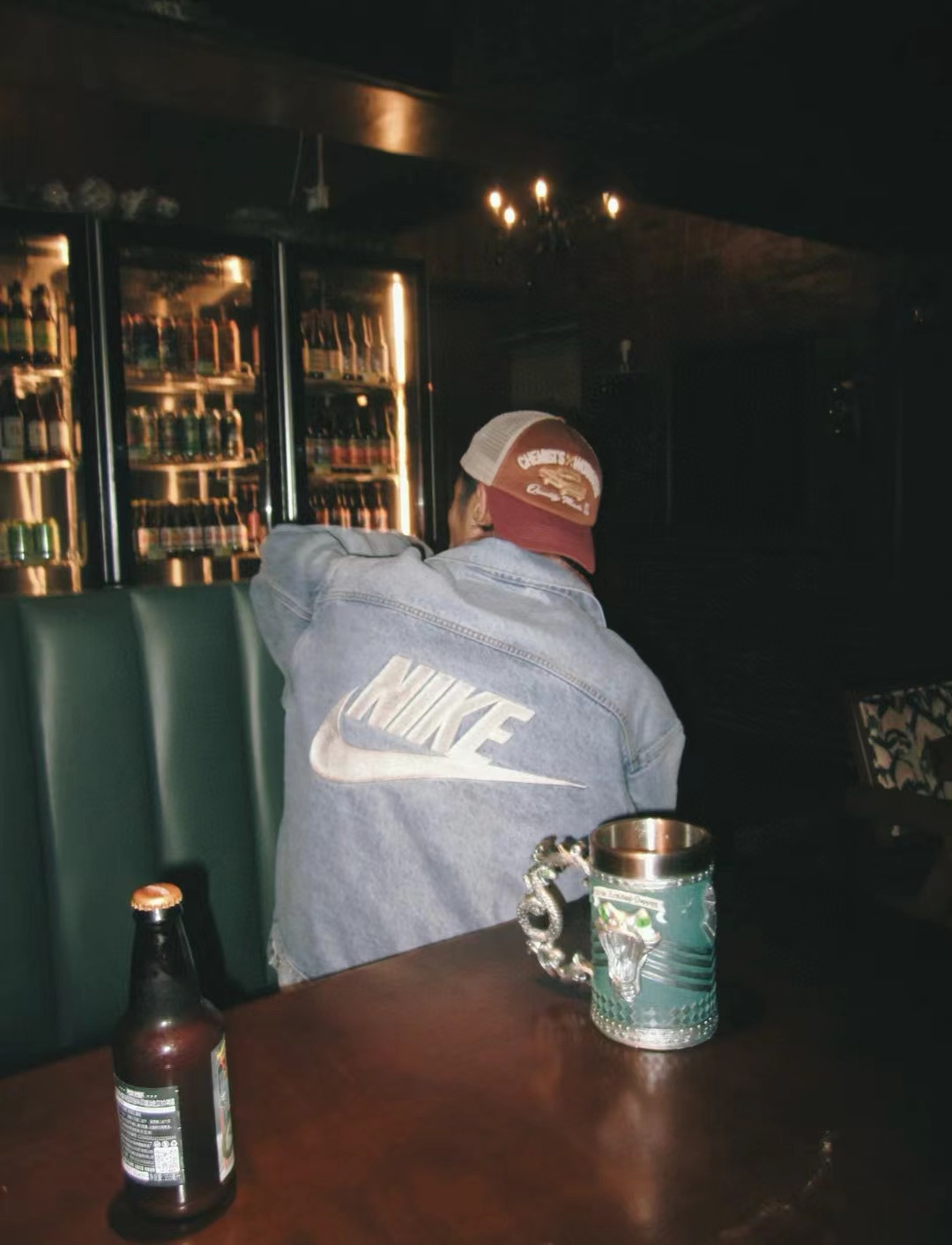 Levi’s x Nike 最新联名款 纽扣双口袋logo宽松休闲舒适翻领牛仔外套 上身效果#