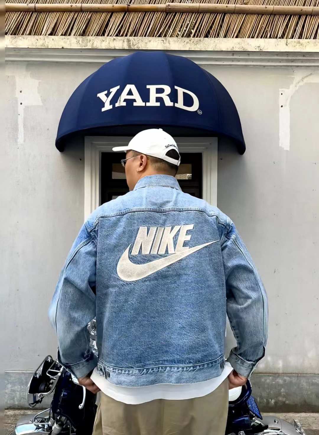 Levi’s x Nike 最新联名款 DROP8 按扣罗纹边字母图案贴片宽松休闲斜插口袋牛仔裤 上身效果#