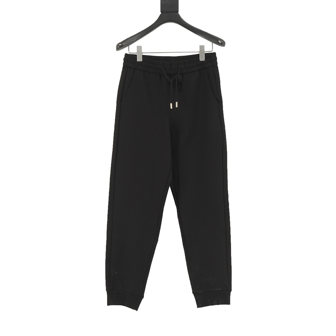 Los pantalones con bolsillo trasero de nailon Prada/Prada se diferencian de los populares en el mercado. Son iguales pa…