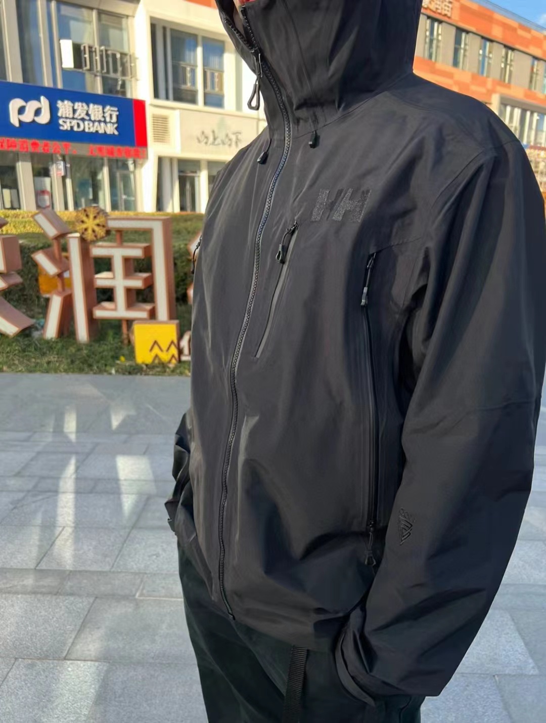 HELLY HANSEN 海丽汉森 ODIN WORLDS3.0 奥丁9界3.0硬壳耐磨雨壳 夏季攀登徒步户外远足徒步旅行 防水防风透气防雨冲锋衣 上身效果#