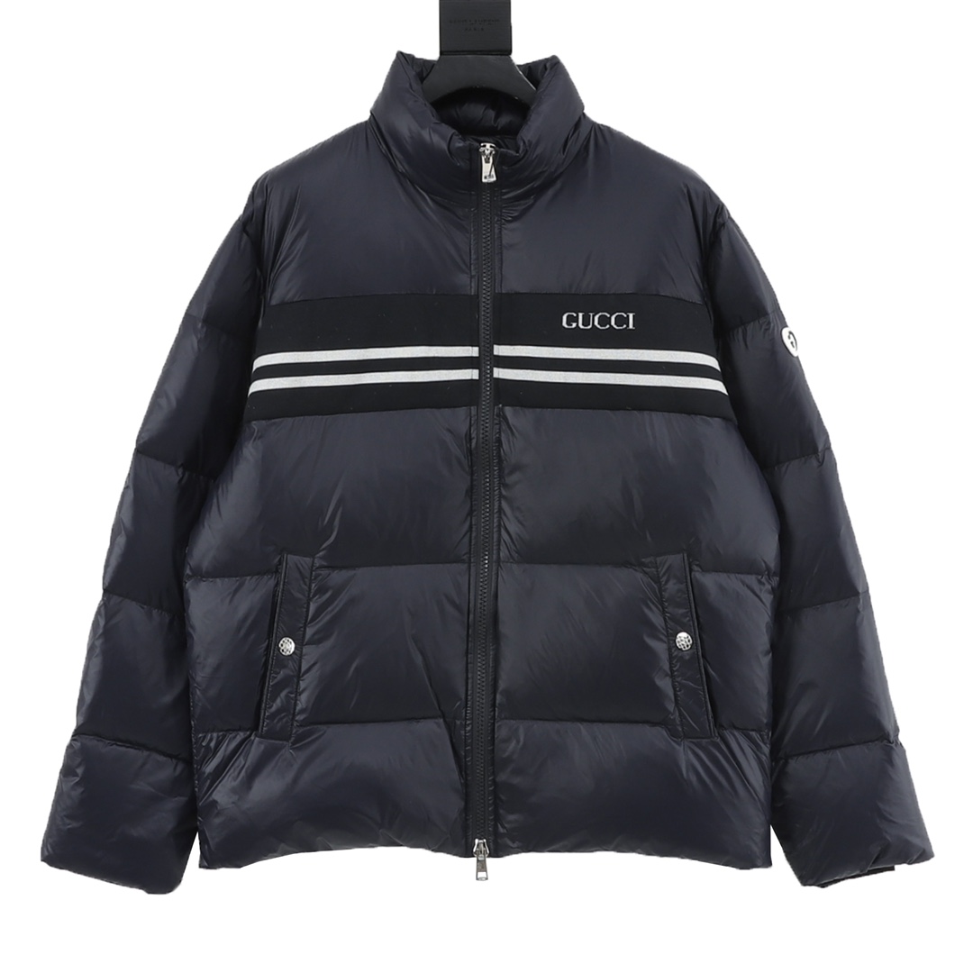 Gucci chaqueta de plumón unisex con logo en el pecho y rayas • Corte: pertenece a una chaqueta de plumón corta con cuel…