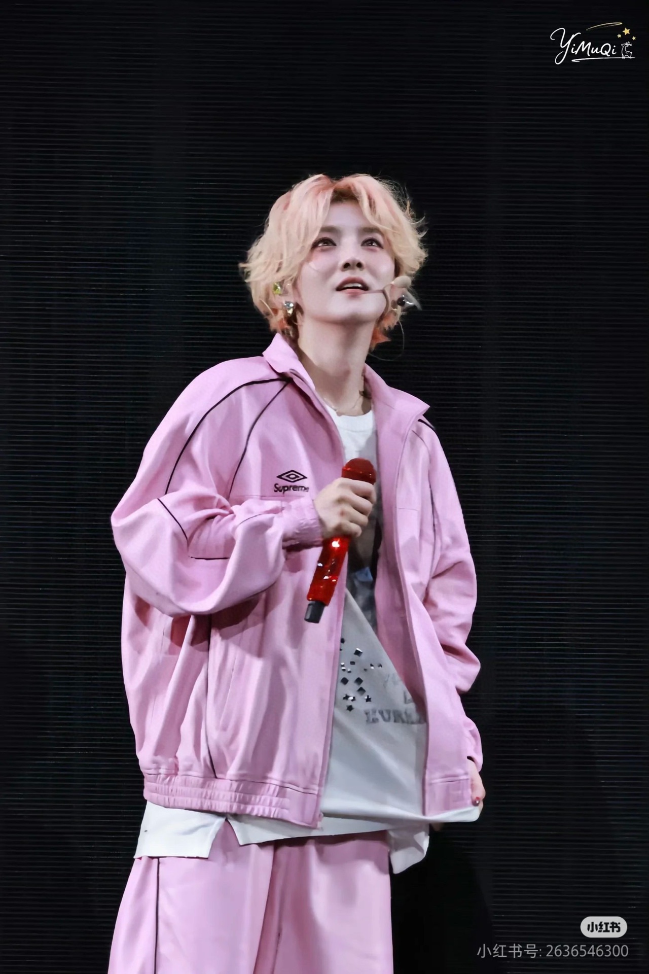 Supreme Umbro 茵宝 联名款 FW25 WEEK4 Leather Track Jacket 刺绣logo拉链开合皮革夹克外套 上身效果#