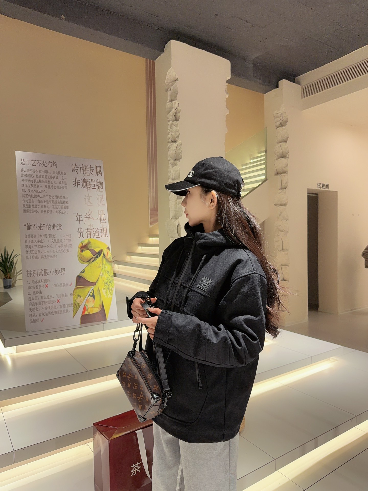 💰305Louis Vuitton/路易威登 老花浮雕工装口袋风衣拉链棉服外套 上身效果#