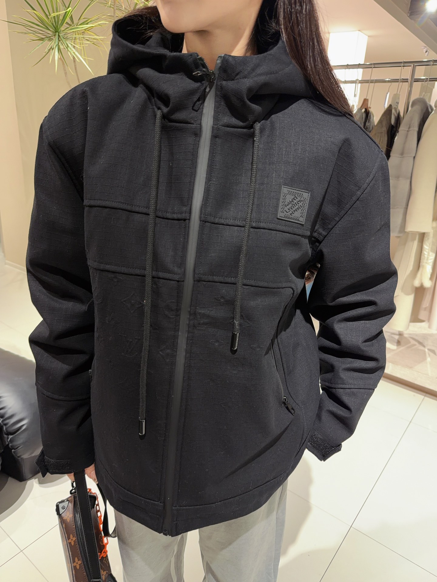 💰305Louis Vuitton/路易威登 老花浮雕工装口袋风衣拉链棉服外套 上身效果#