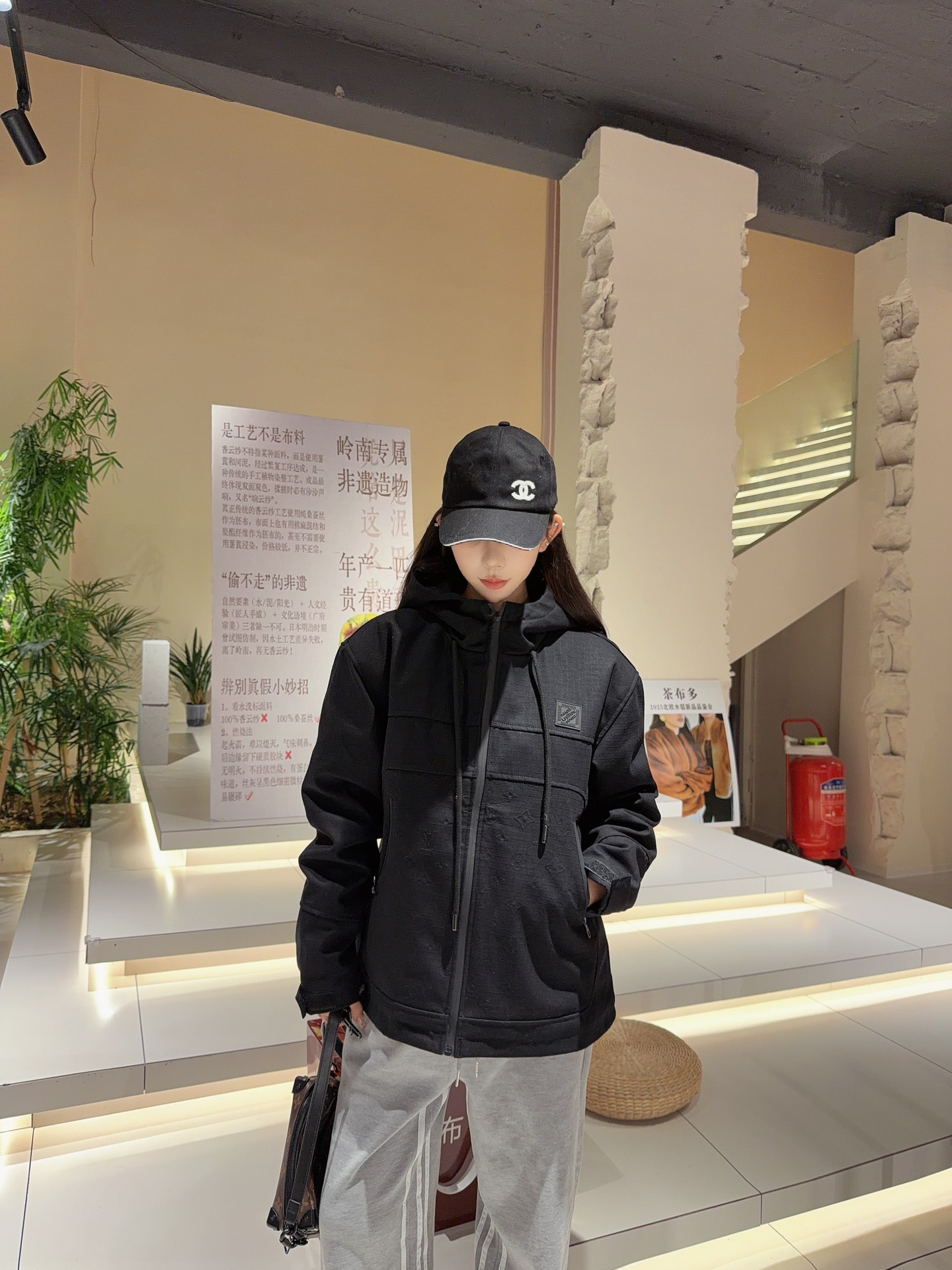 💰305Louis Vuitton/路易威登 老花浮雕工装口袋风衣拉链棉服外套 上身效果#