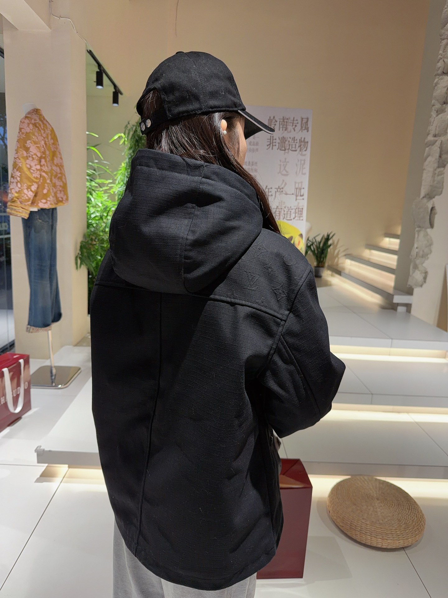 💰305Louis Vuitton/路易威登 老花浮雕工装口袋风衣拉链棉服外套 上身效果#