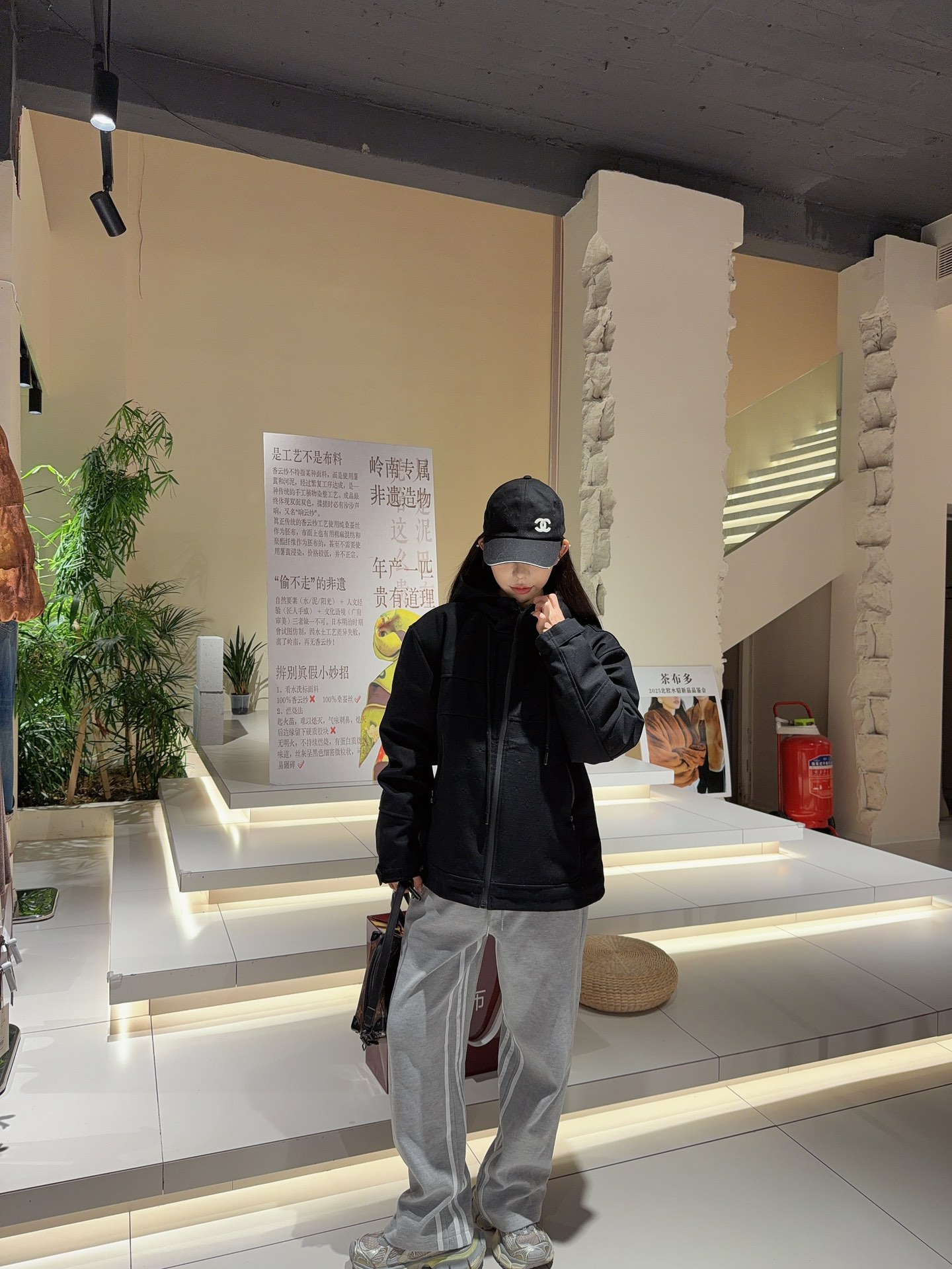 💰305Louis Vuitton/路易威登 老花浮雕工装口袋风衣拉链棉服外套 上身效果#