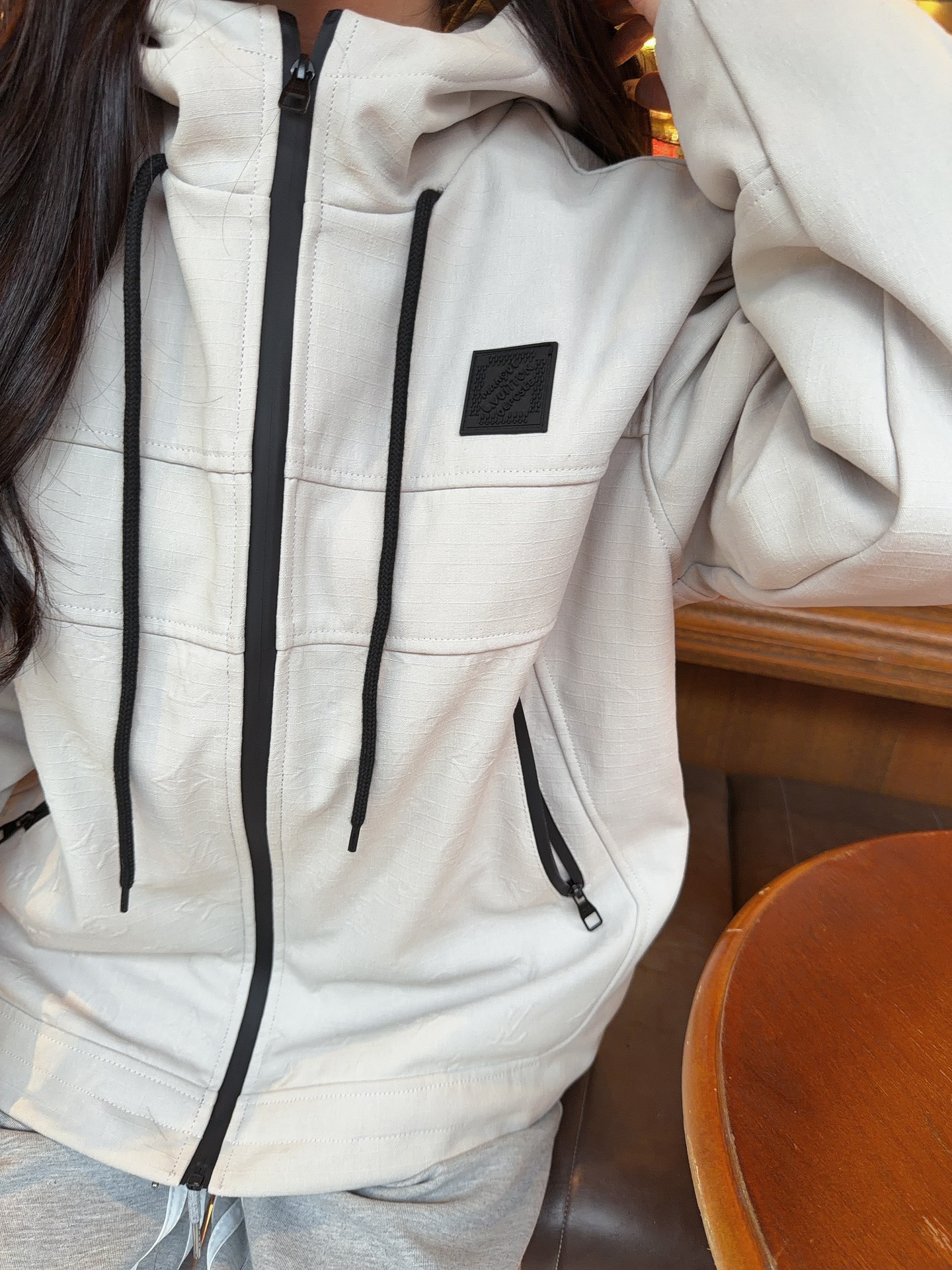 ￼💰305 Louis Vuitton/路易威登 老花浮雕工装口袋风衣拉链棉服外套 上身效果#