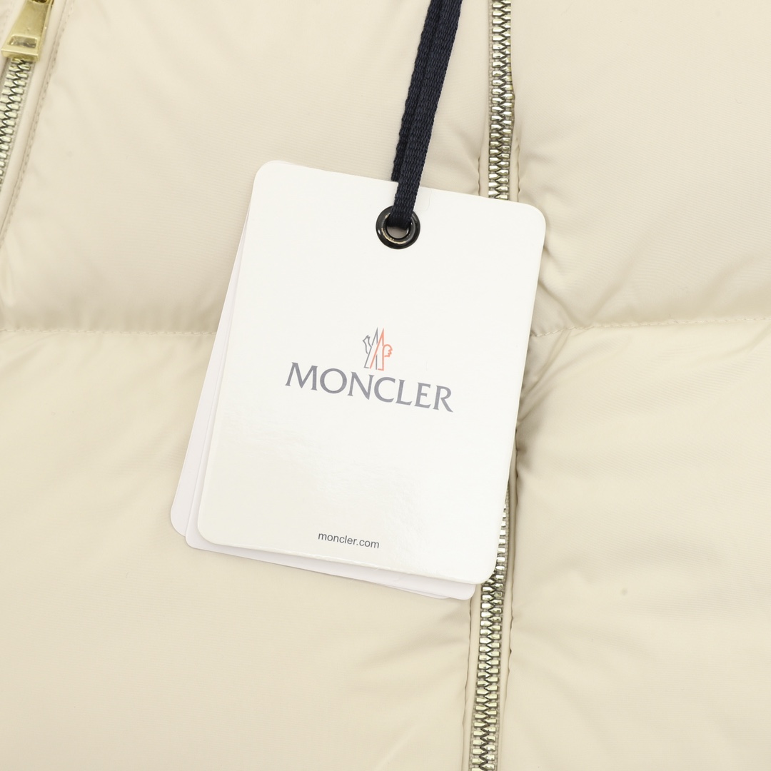 MONCLER/蒙口MC Laichefur连帽短款羽绒夹克外套 白鸭绒填充黑色/米白