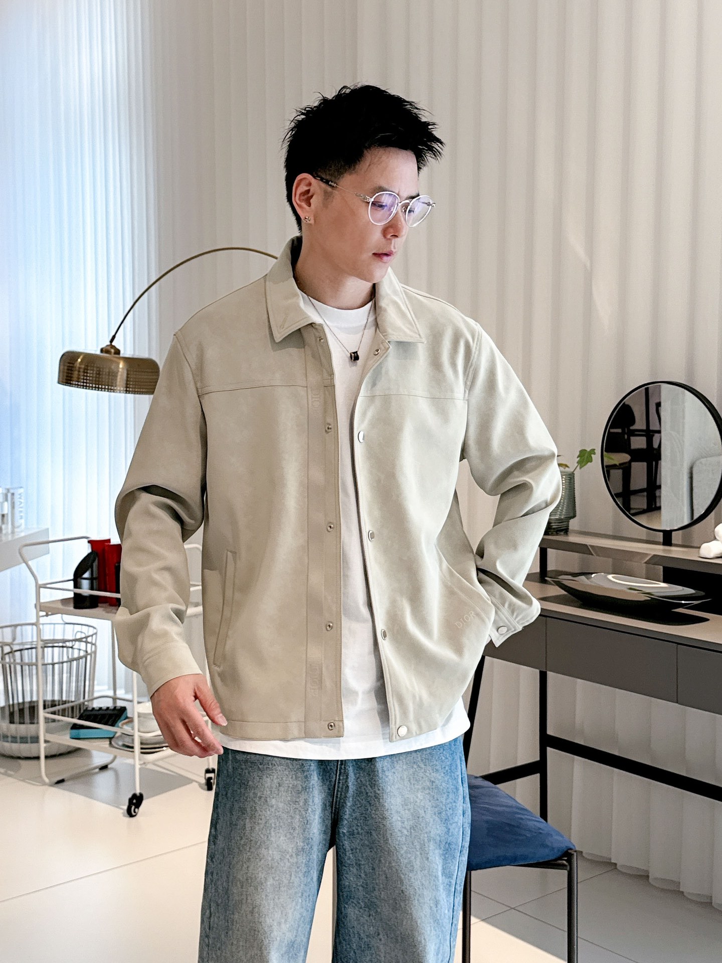 模特图 高版本秒杀市场一切版本 25SS新款CD字母压纹图案麂皮绒夹克，男士高端都市风尚翻领外套。私密性