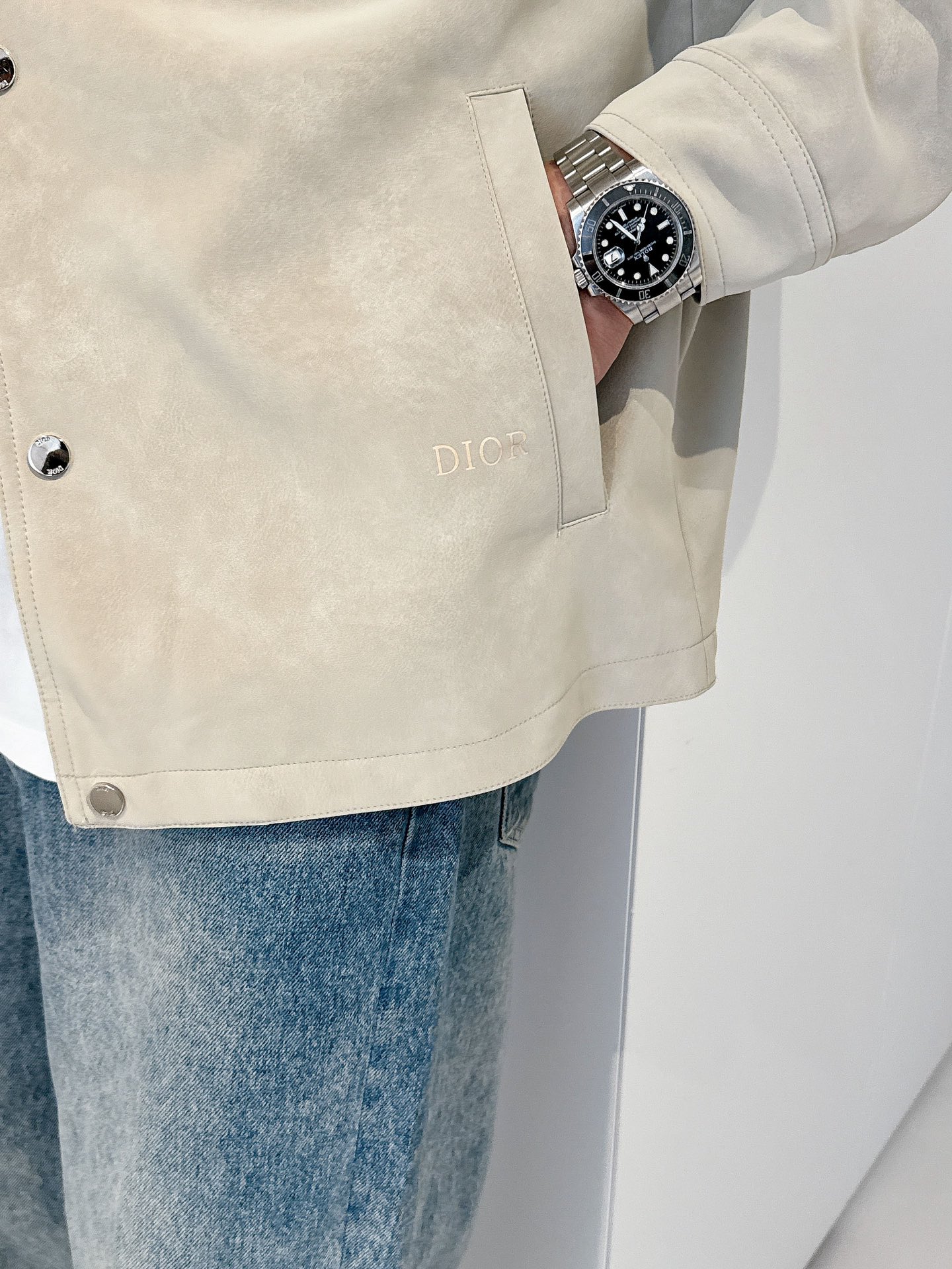 模特图 高版本秒杀市场一切版本 25SS新款CD字母压纹图案麂皮绒夹克，男士高端都市风尚翻领外套。私密性