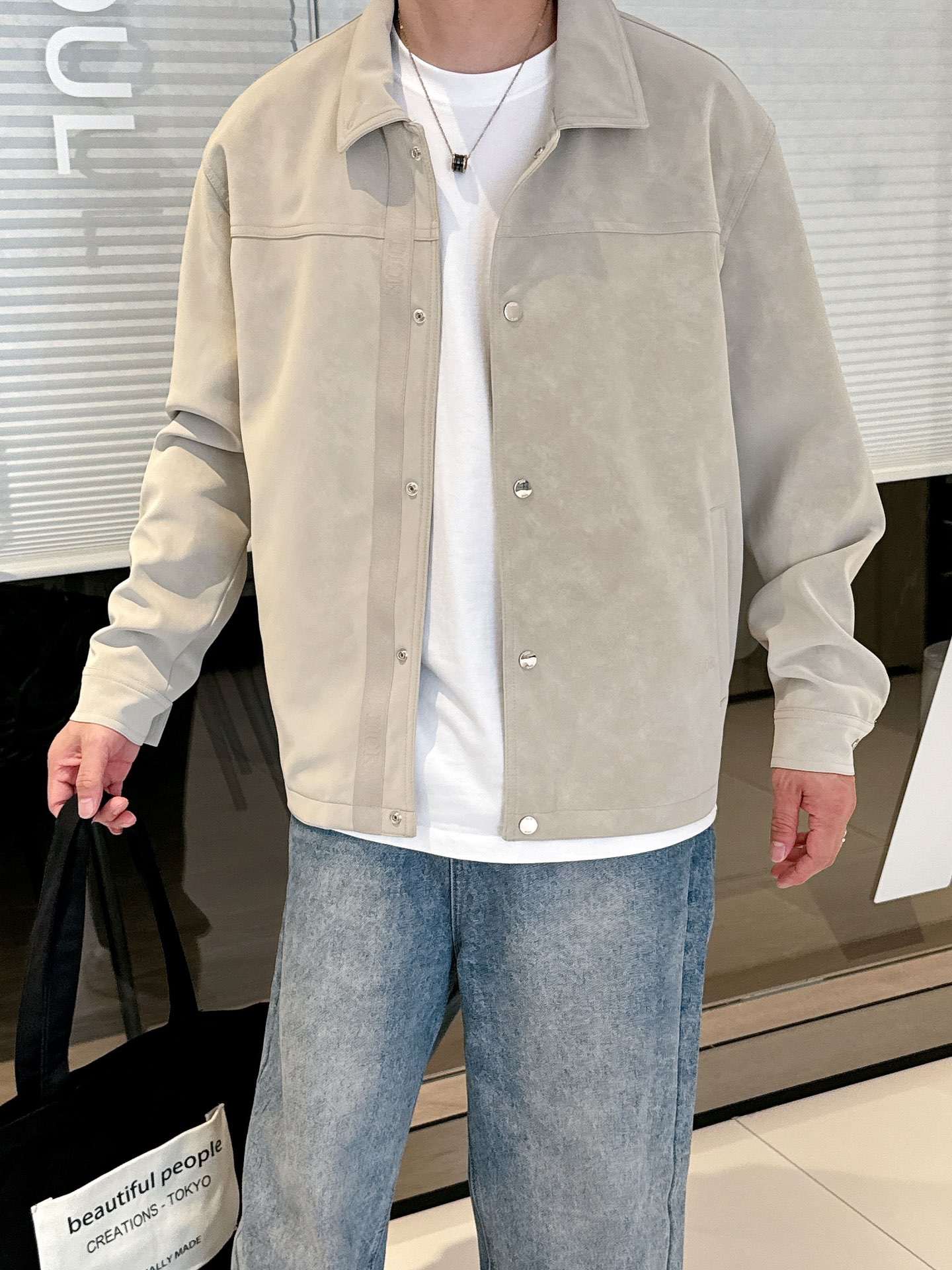 模特图 高版本秒杀市场一切版本 25SS新款CD字母压纹图案麂皮绒夹克，男士高端都市风尚翻领外套。私密性