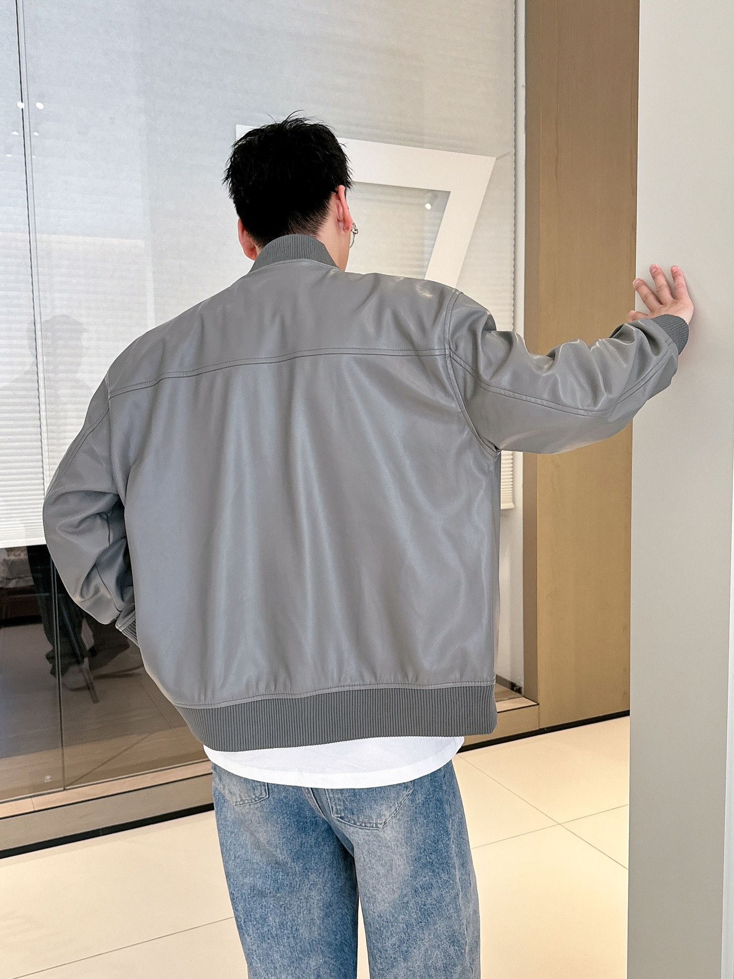 模样图 PRA经典休闲棒球皮夹克，胸口品牌△三角铁标彰显品牌价值感，经典款非常低调又显贵气！版型不挑人不