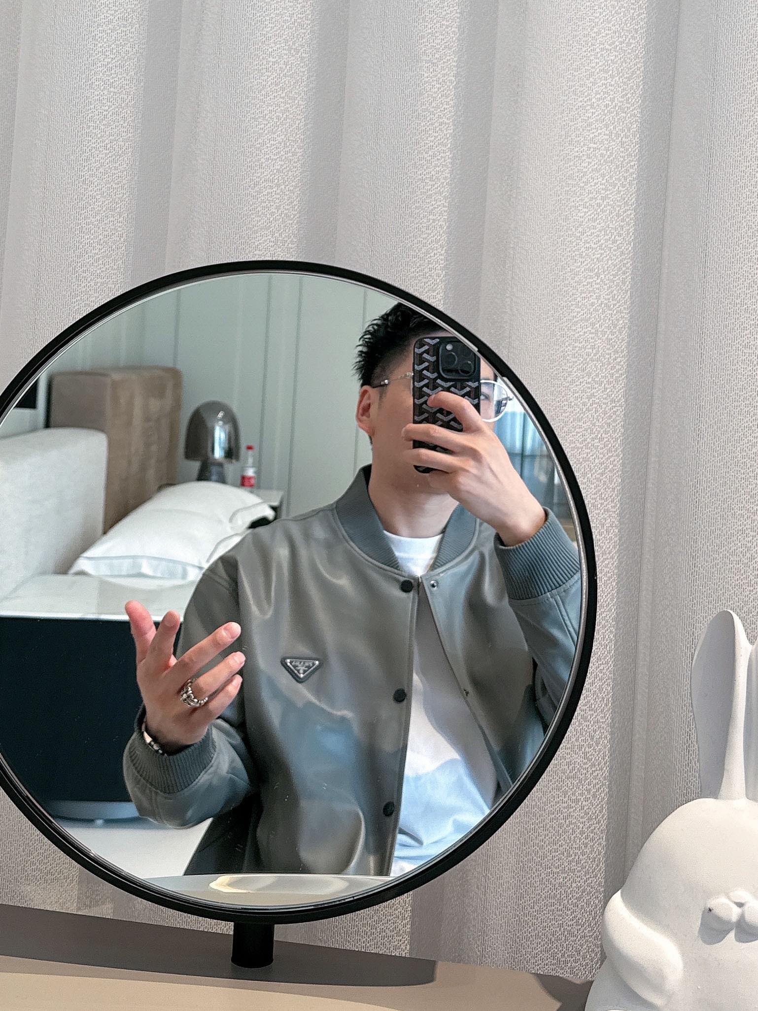 模样图 PRA经典休闲棒球皮夹克，胸口品牌△三角铁标彰显品牌价值感，经典款非常低调又显贵气！版型不挑人不