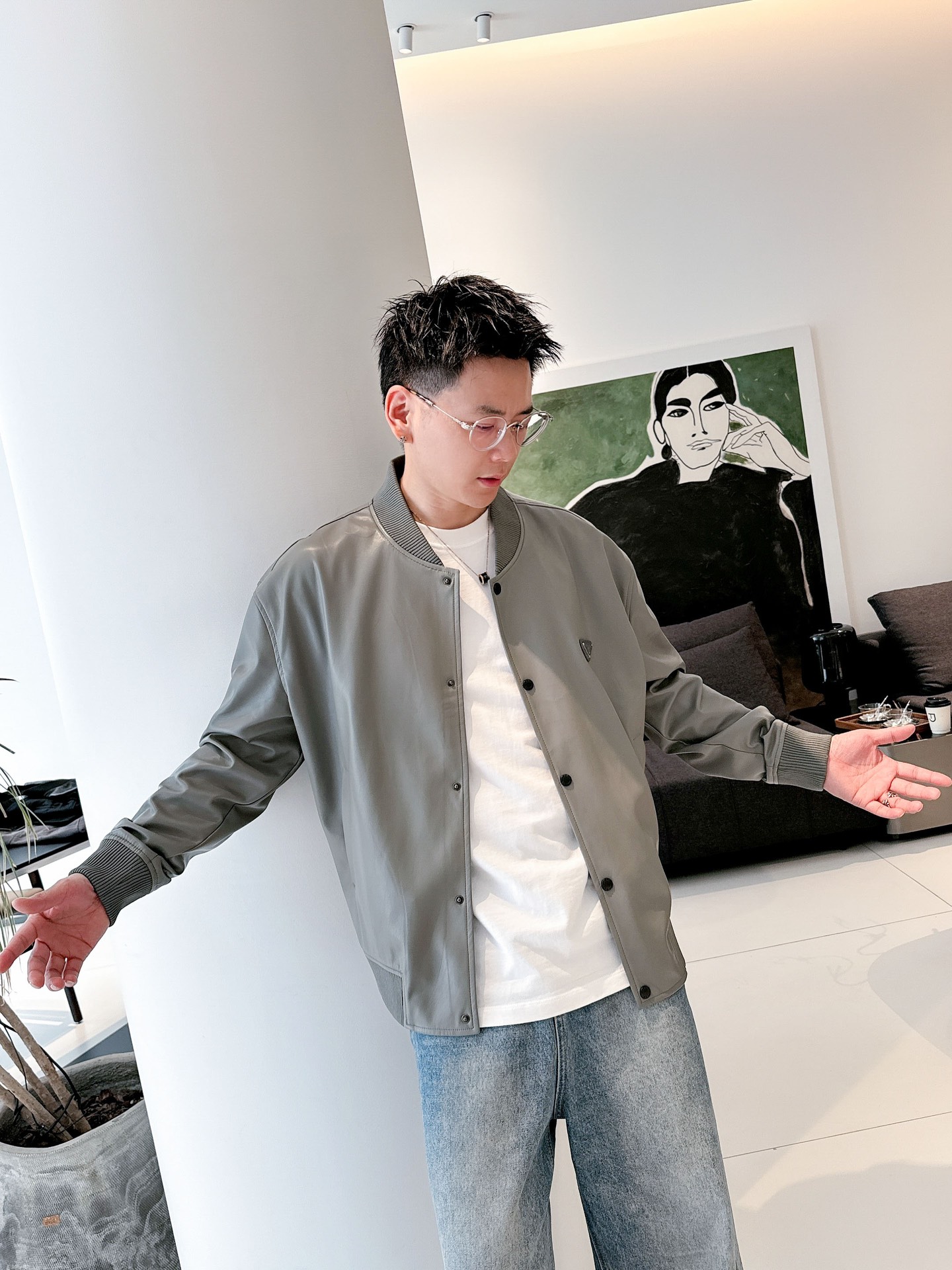 模样图 PRA经典休闲棒球皮夹克，胸口品牌△三角铁标彰显品牌价值感，经典款非常低调又显贵气！版型不挑人不