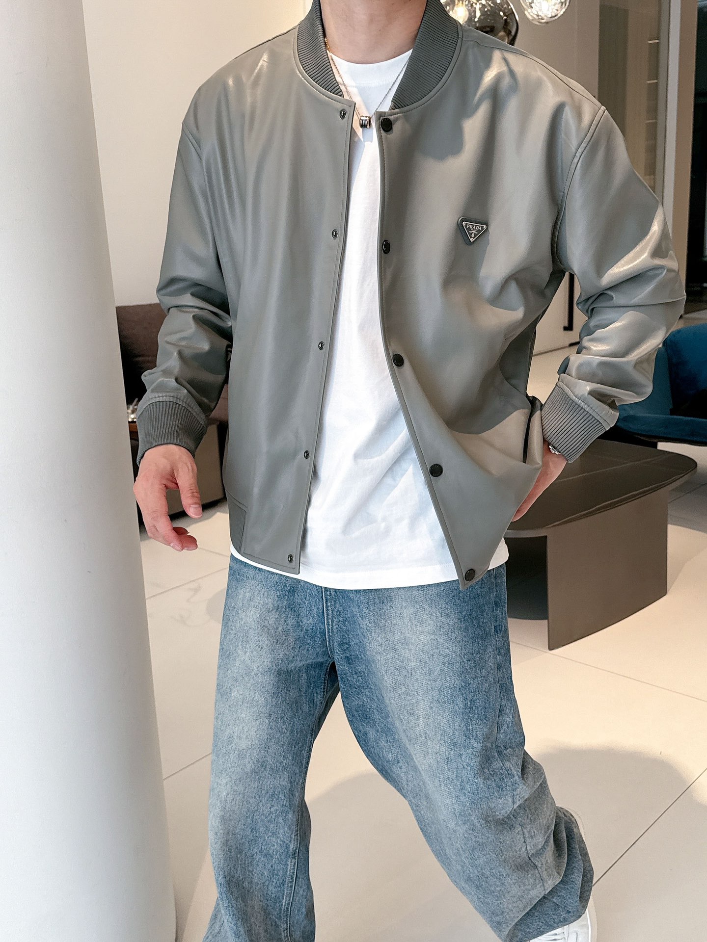 模样图 PRA经典休闲棒球皮夹克，胸口品牌△三角铁标彰显品牌价值感，经典款非常低调又显贵气！版型不挑人不