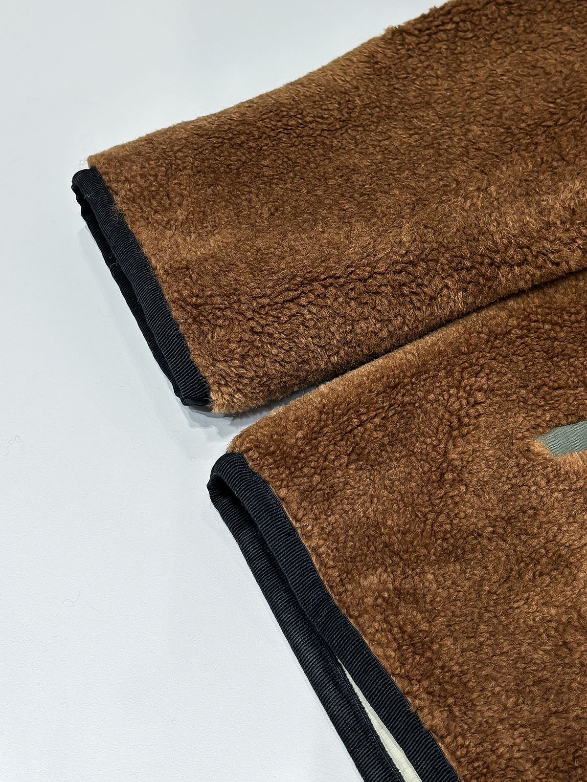 铺拍细节 2025秋冬新款呀羊毛超厚外套（双面穿）羊羔绒羊毛厚外套 保暖性超强手感觉柔软并结合颗粒感使面