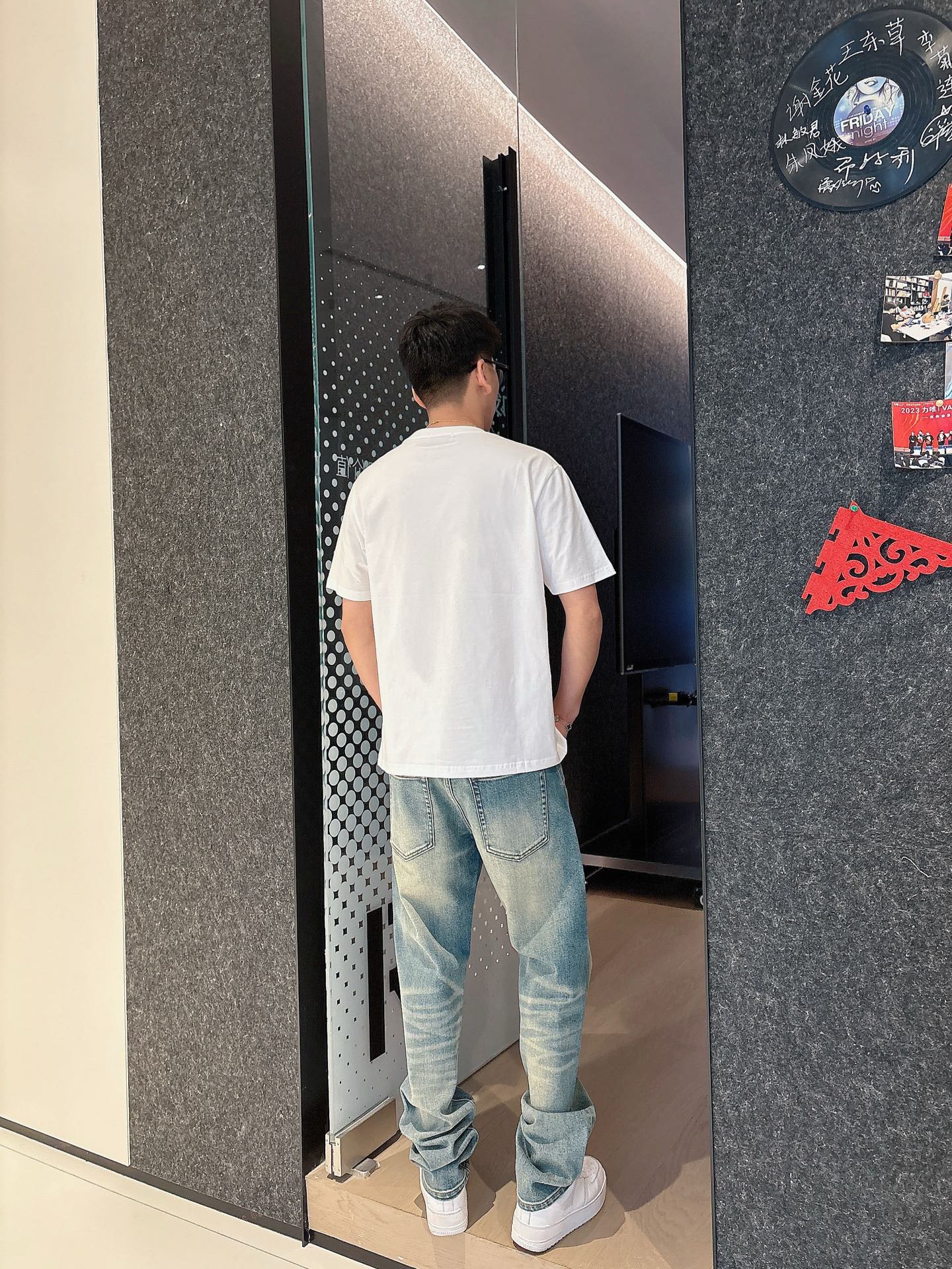  2025春夏系列新品🇨🇳
HERMES 爱马仕秀场同款T恤 ✨此款T恤定制面料饰有H家3D印花➕烫钻工