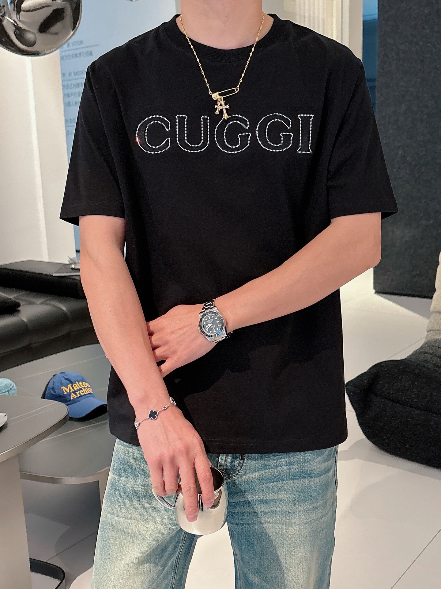  Gucci新品2025ss早春系列浮雕压花➕烫钻字母短袖 T 桖
选用客供定制针织100%纯棉面打造,