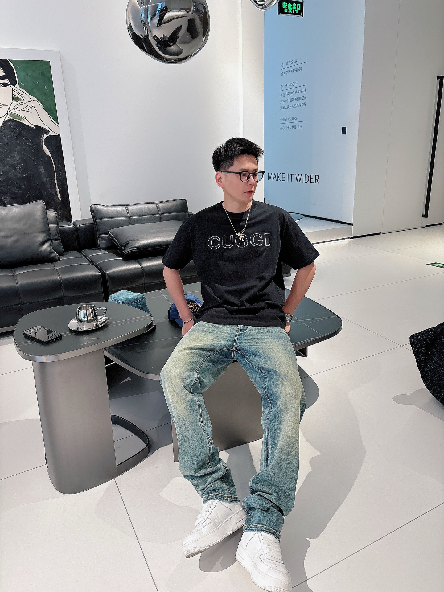  Gucci新品2025ss早春系列浮雕压花➕烫钻字母短袖 T 桖
选用客供定制针织100%纯棉面打造,