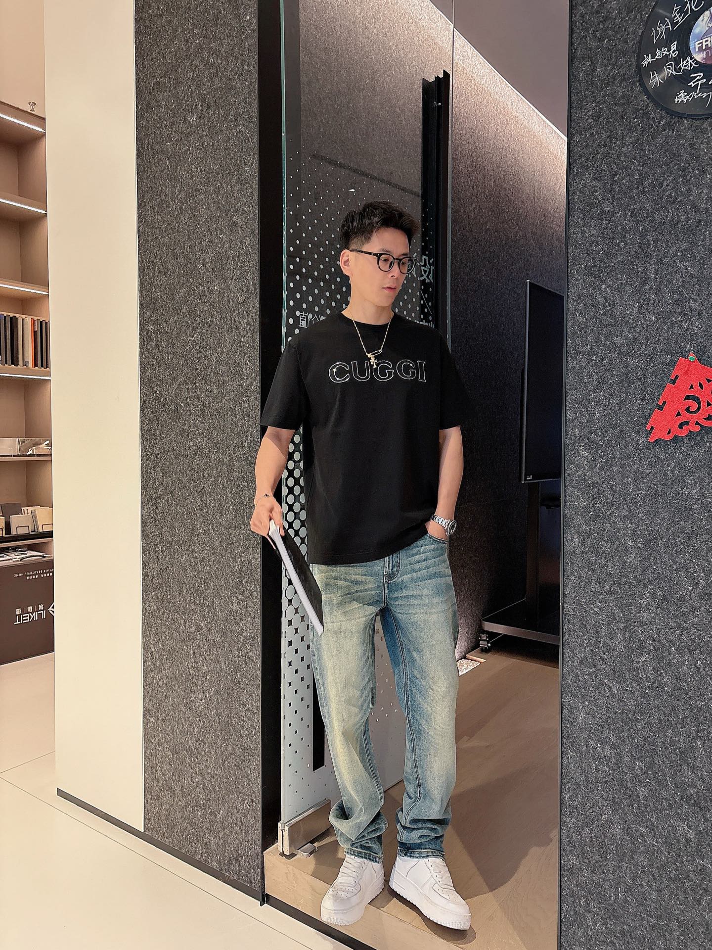  Gucci新品2025ss早春系列浮雕压花➕烫钻字母短袖 T 桖
选用客供定制针织100%纯棉面打造,