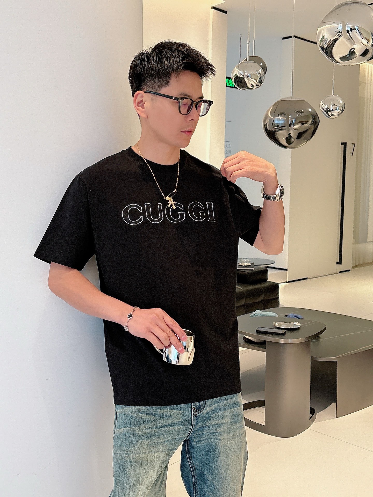  Gucci新品2025ss早春系列浮雕压花➕烫钻字母短袖 T 桖
选用客供定制针织100%纯棉面打造,