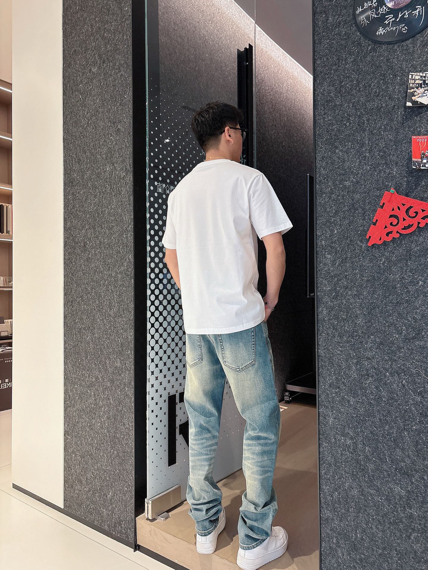  2025春夏系列新品🇨🇳
HERMES 爱马仕秀场同款T恤 ✨此款T恤定制面料饰有H家3D印花➕烫钻工