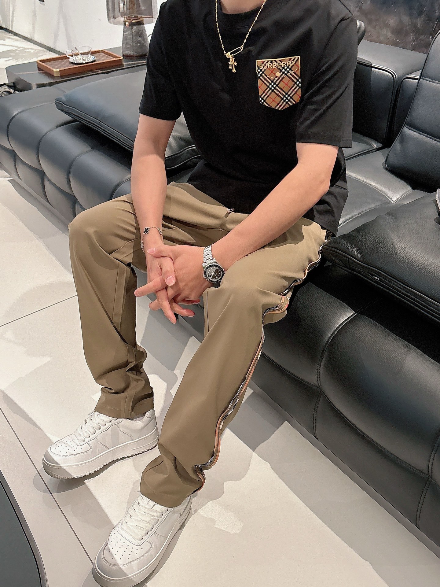  BURBER2025春夏最新，官网春夏新款男士短袖 高端定制进口面料 穿着舒适、胸前假口袋图案设计 百