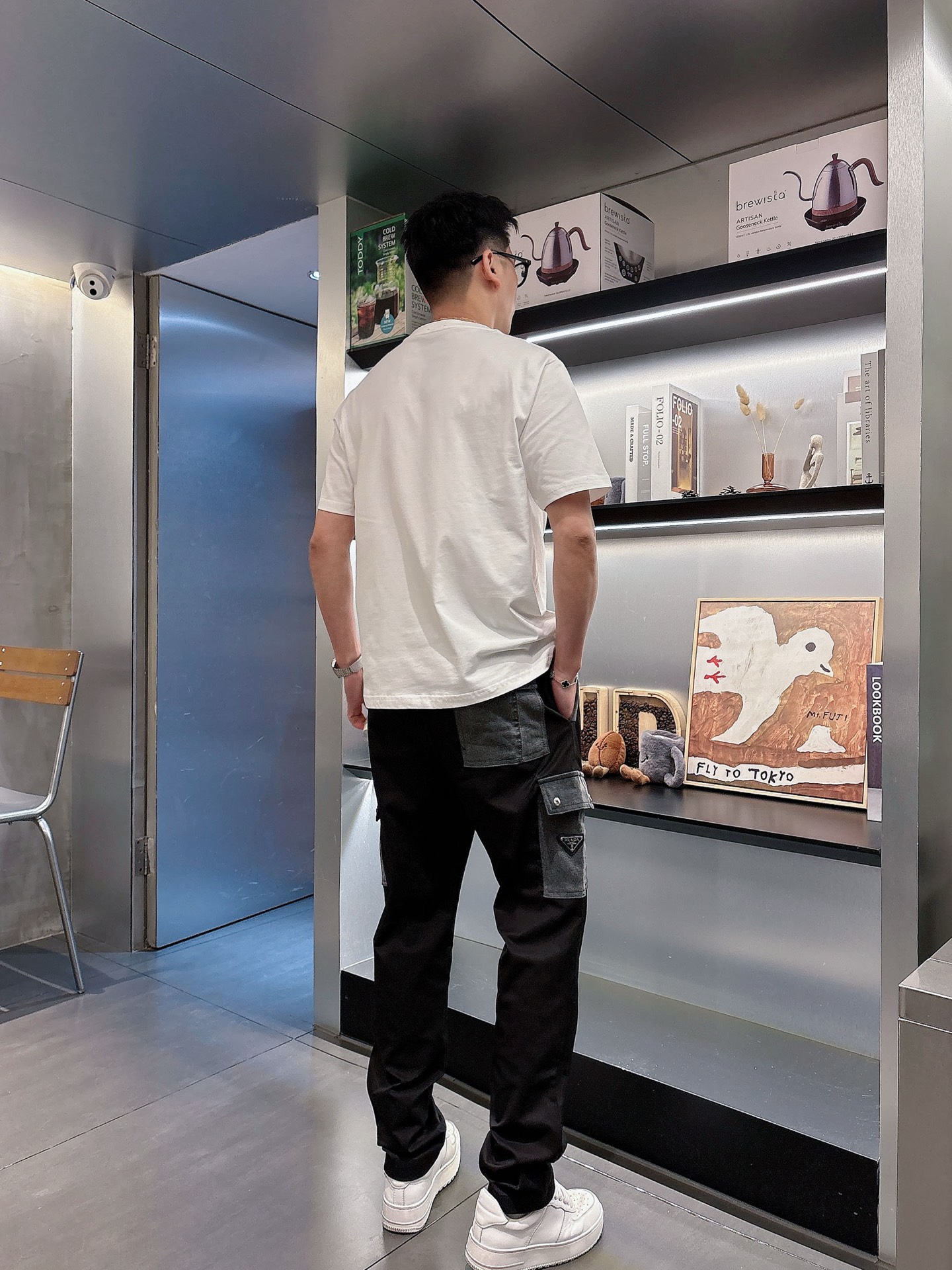  新款上新 普拉达 PRADA
2025新品上架
经典金属三角标拼接工装款长裤 高品质面料、特别手感、超