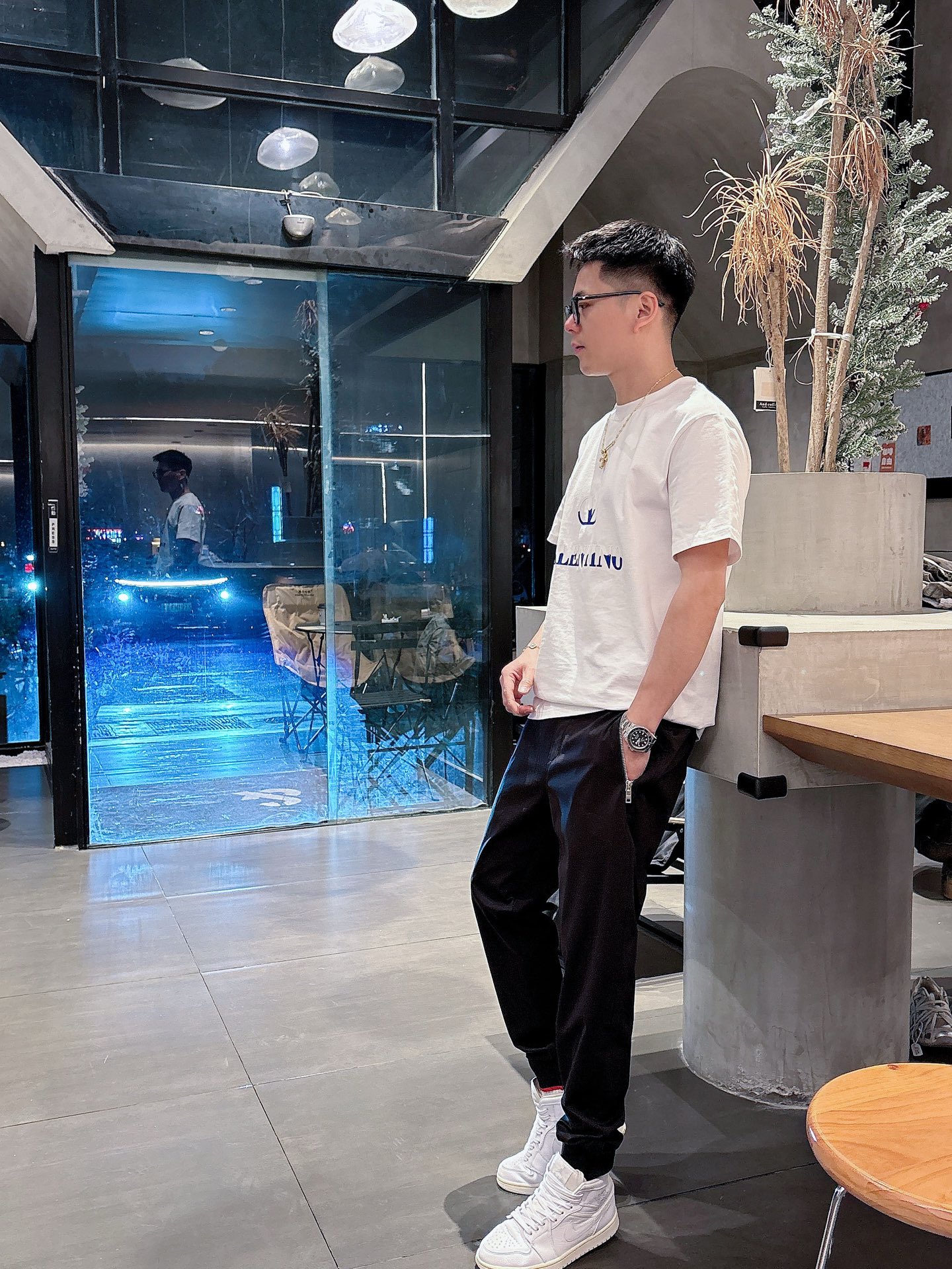  🌟🌟Prada，男士休闲裤👍
最新款上身版型无敌正！
绝对可以闭眼收的一款
此款裤子非常百搭，弹力腰围