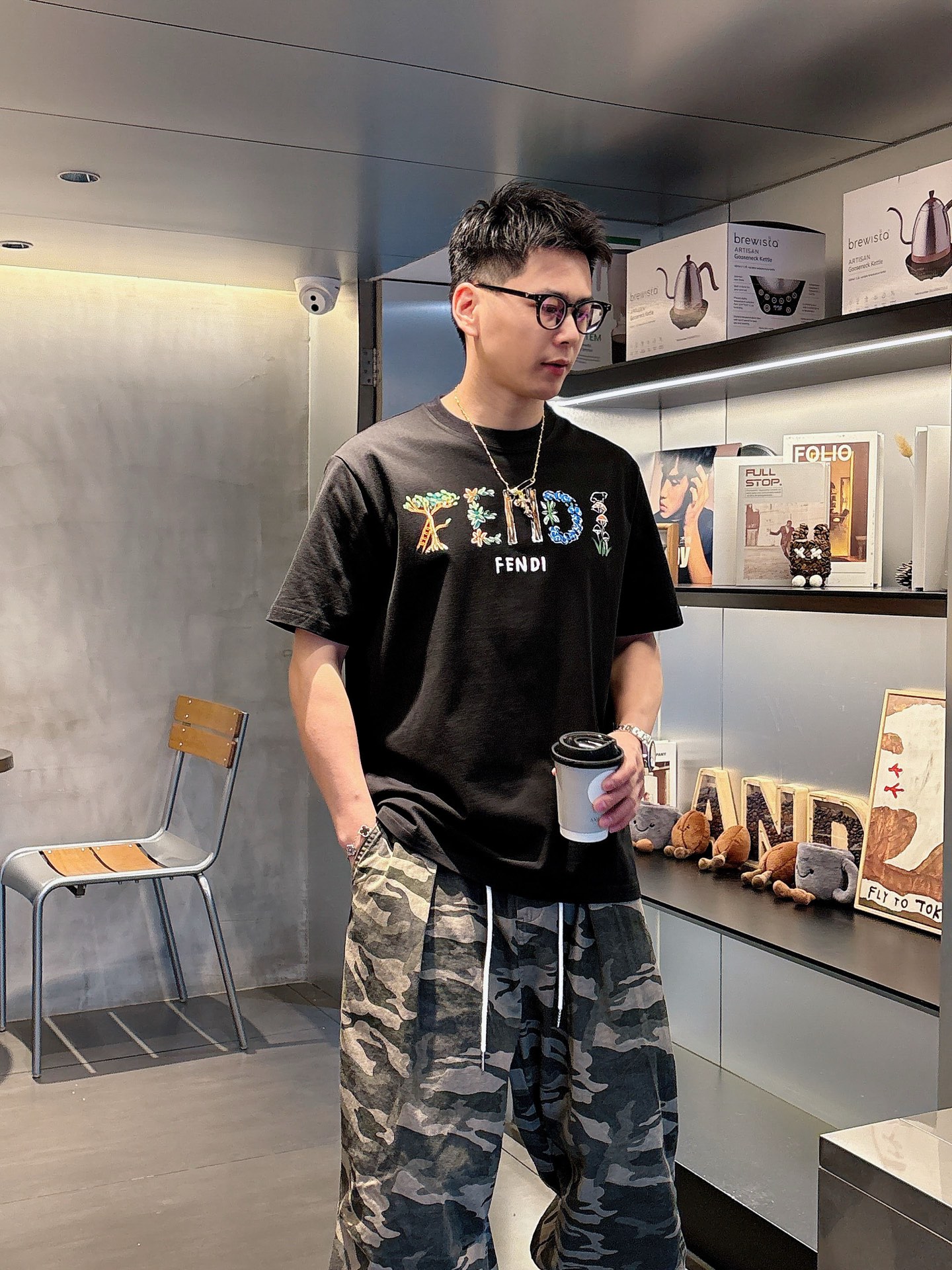  2025ss原單高品質 情侶款  
FEN夏季新款纯手工绘画完成 高品质短袖T恤 每一件都是纯手工手绘