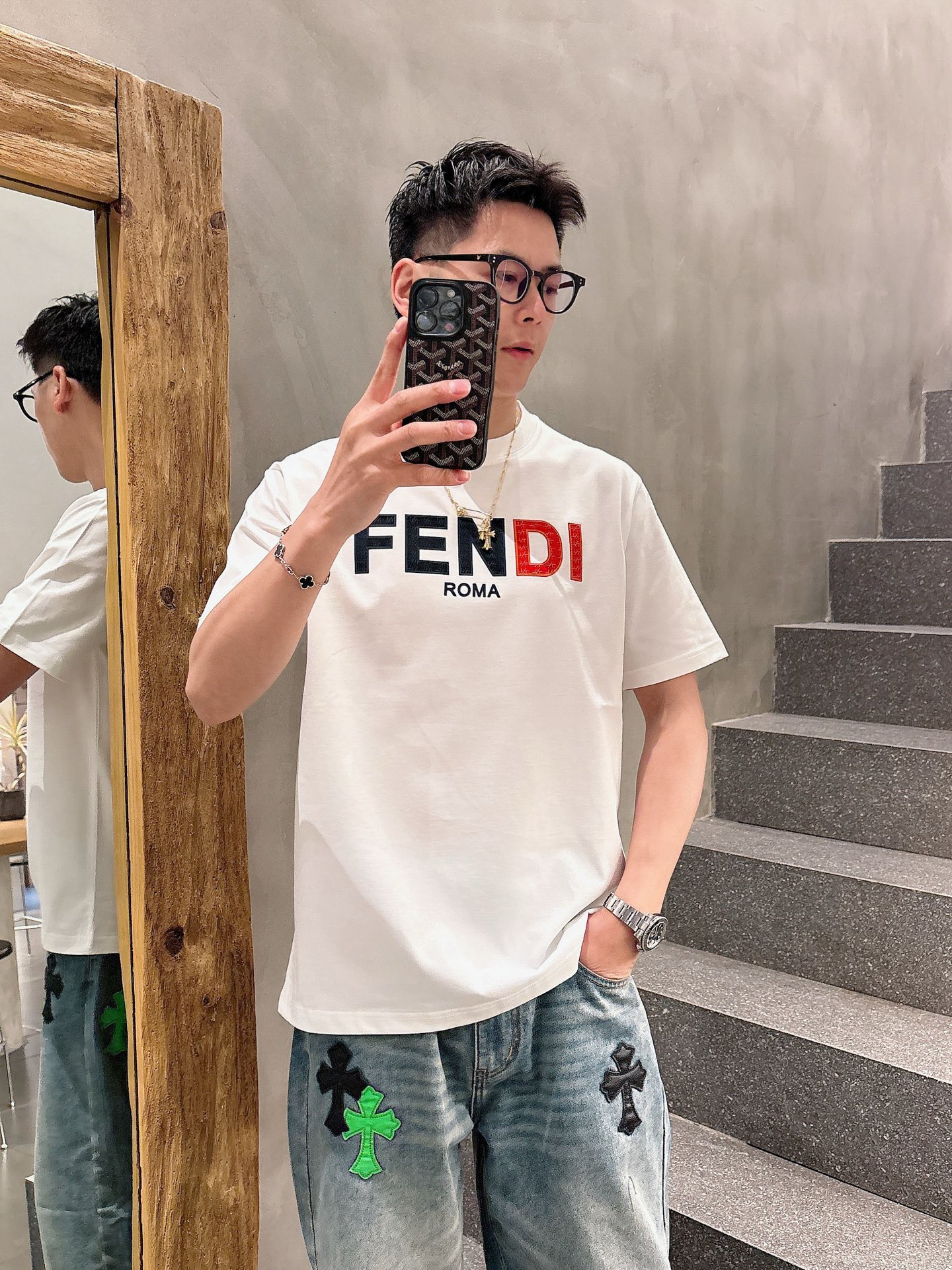  FDI ⭐️2025ss春夏新款圆领短袖T恤
定制面料 定型 不缩水
经典字母logo
全网独家首发 