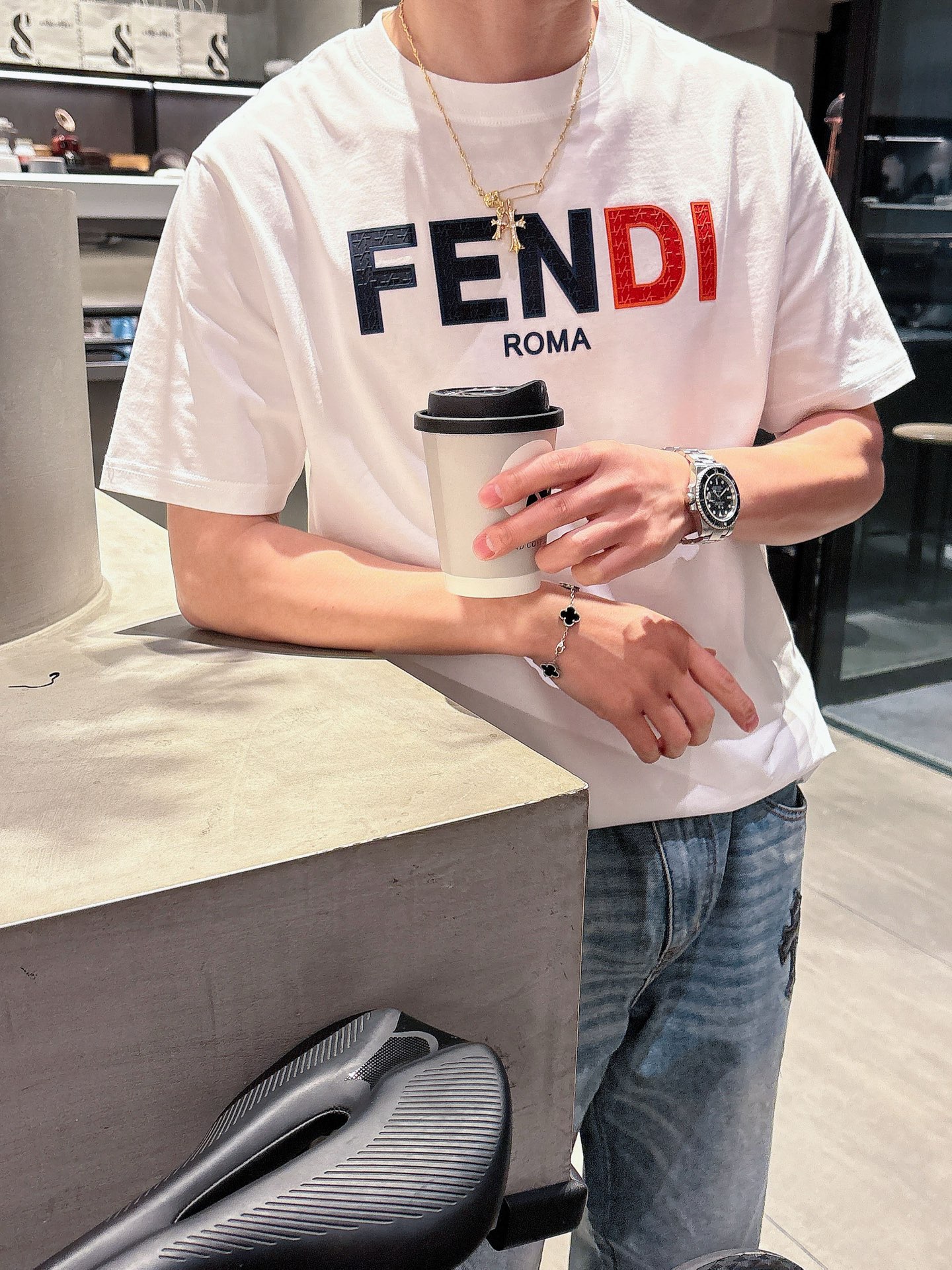 FDI ⭐️2025ss春夏新款圆领短袖T恤
定制面料 定型 不缩水
经典字母logo
全网独家首发 