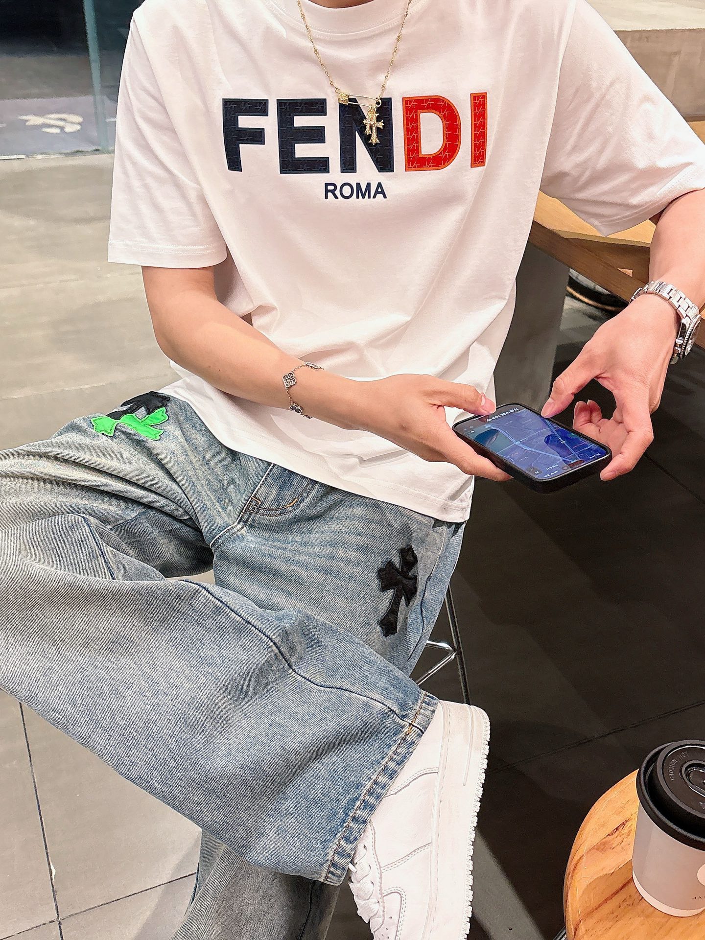  FDI ⭐️2025ss春夏新款圆领短袖T恤
定制面料 定型 不缩水
经典字母logo
全网独家首发 