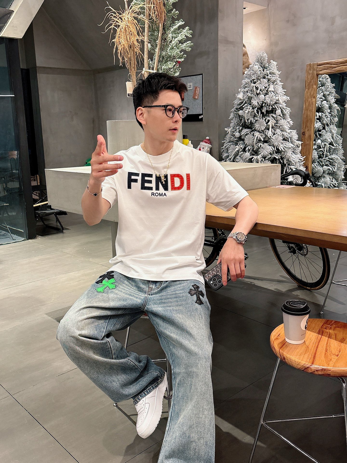  FDI ⭐️2025ss春夏新款圆领短袖T恤
定制面料 定型 不缩水
经典字母logo
全网独家首发 