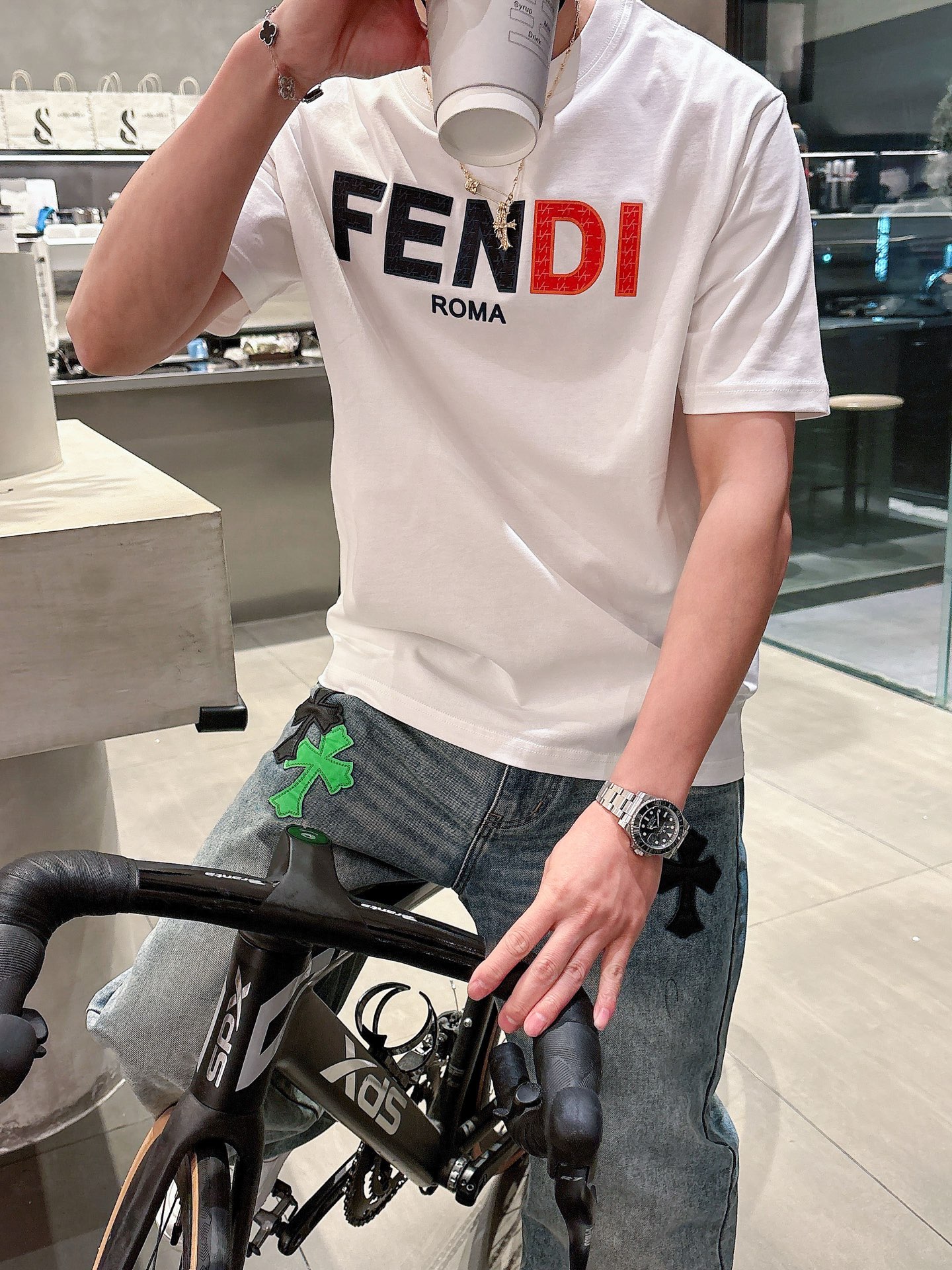  FDI ⭐️2025ss春夏新款圆领短袖T恤
定制面料 定型 不缩水
经典字母logo
全网独家首发 