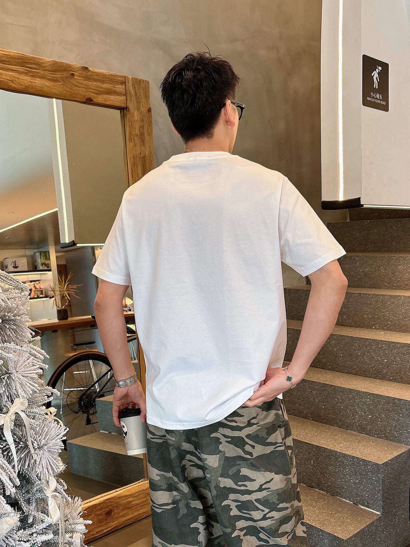  KITON#  2025春夏新款首发专柜最新款短袖圆领T恤 高端订制 设计前卫时尚！品牌logo重工艺