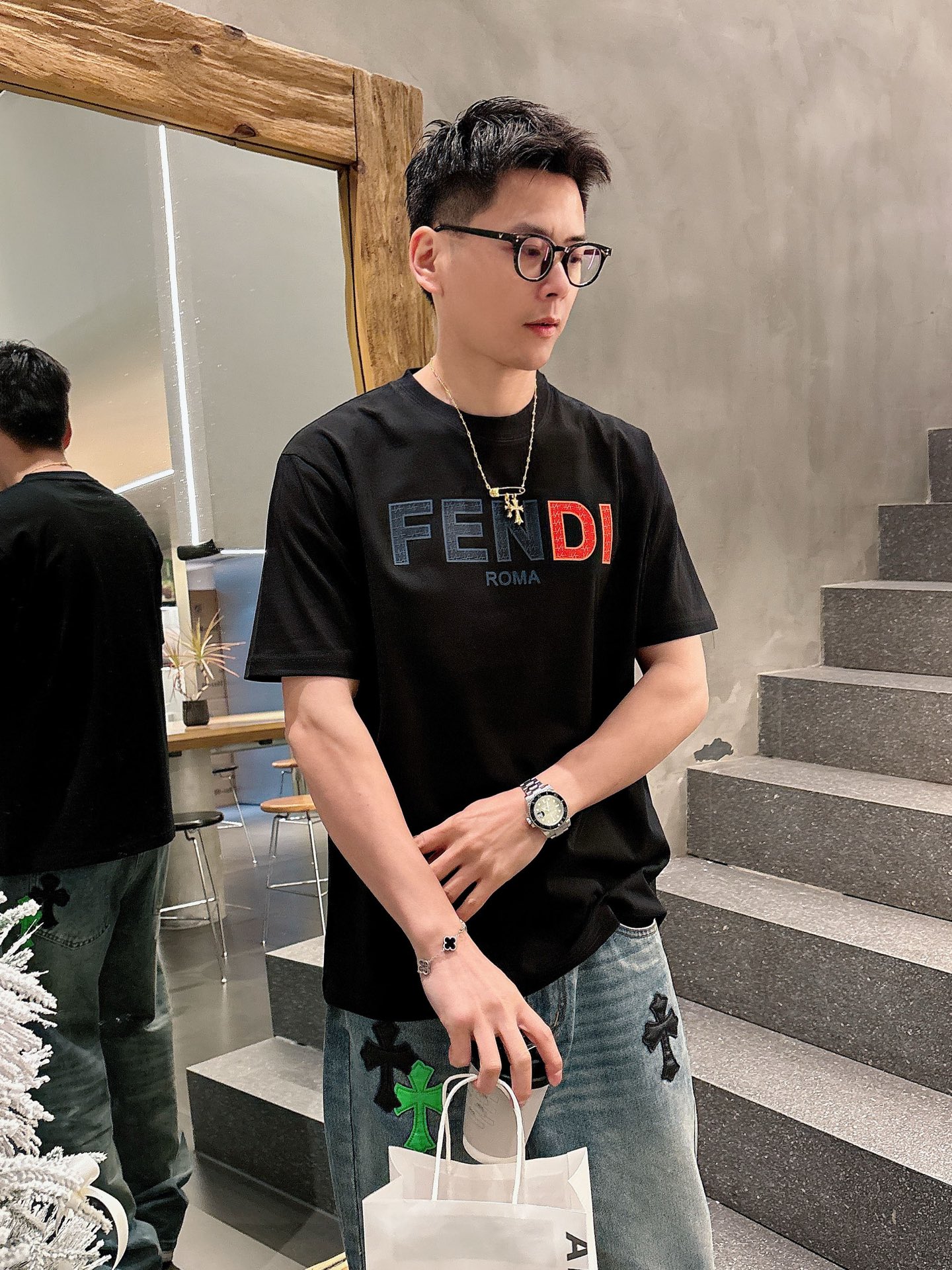  FDI ⭐️2025ss春夏新款圆领短袖T恤
定制面料 定型 不缩水
经典字母logo
全网独家首发 