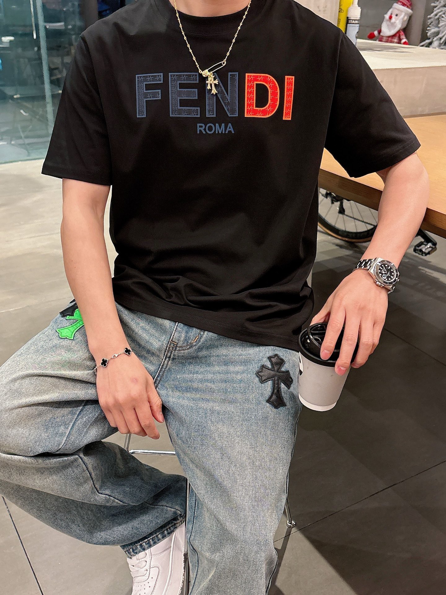  FDI ⭐️2025ss春夏新款圆领短袖T恤
定制面料 定型 不缩水
经典字母logo
全网独家首发 