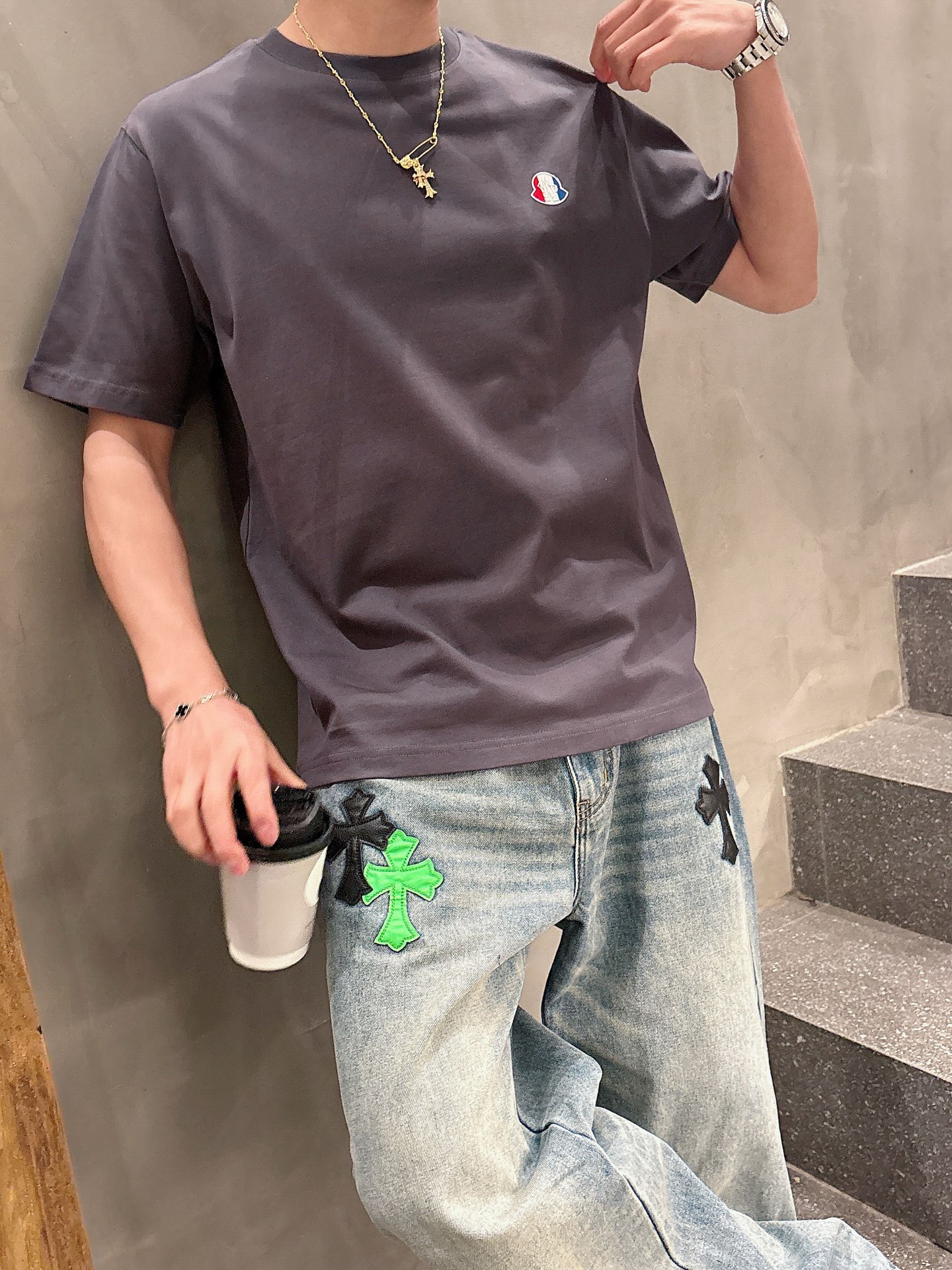  📣📣📣蒙口2025早春新款男女同款👫短袖T恤，专柜同步发售！定制专属纯棉面料，定制原版工艺螺纹，胸前重