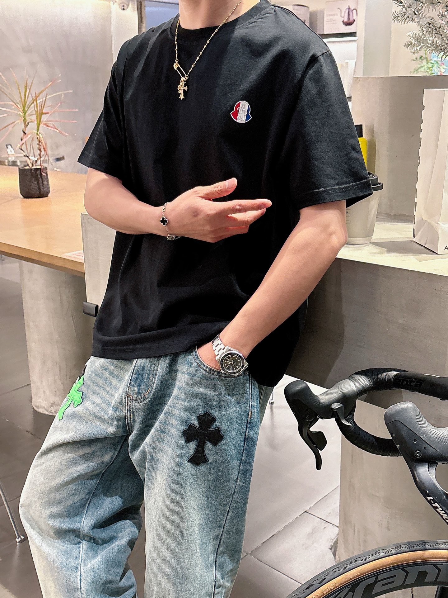  📣📣📣蒙口2025早春新款男女同款👫短袖T恤，专柜同步发售！定制专属纯棉面料，定制原版工艺螺纹，胸前重