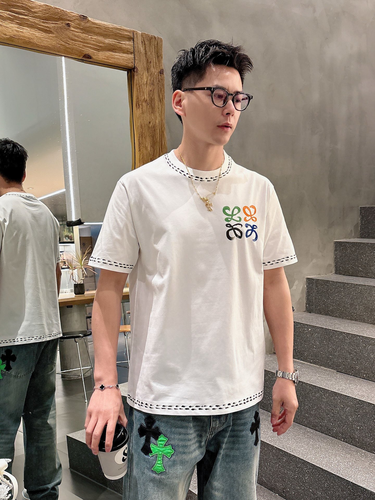  2025早秋新款圆领短袖 LOEW涂鸦手绘短袖升级原版面料 官方同款  短袖T恤
定制同缸染面料  手