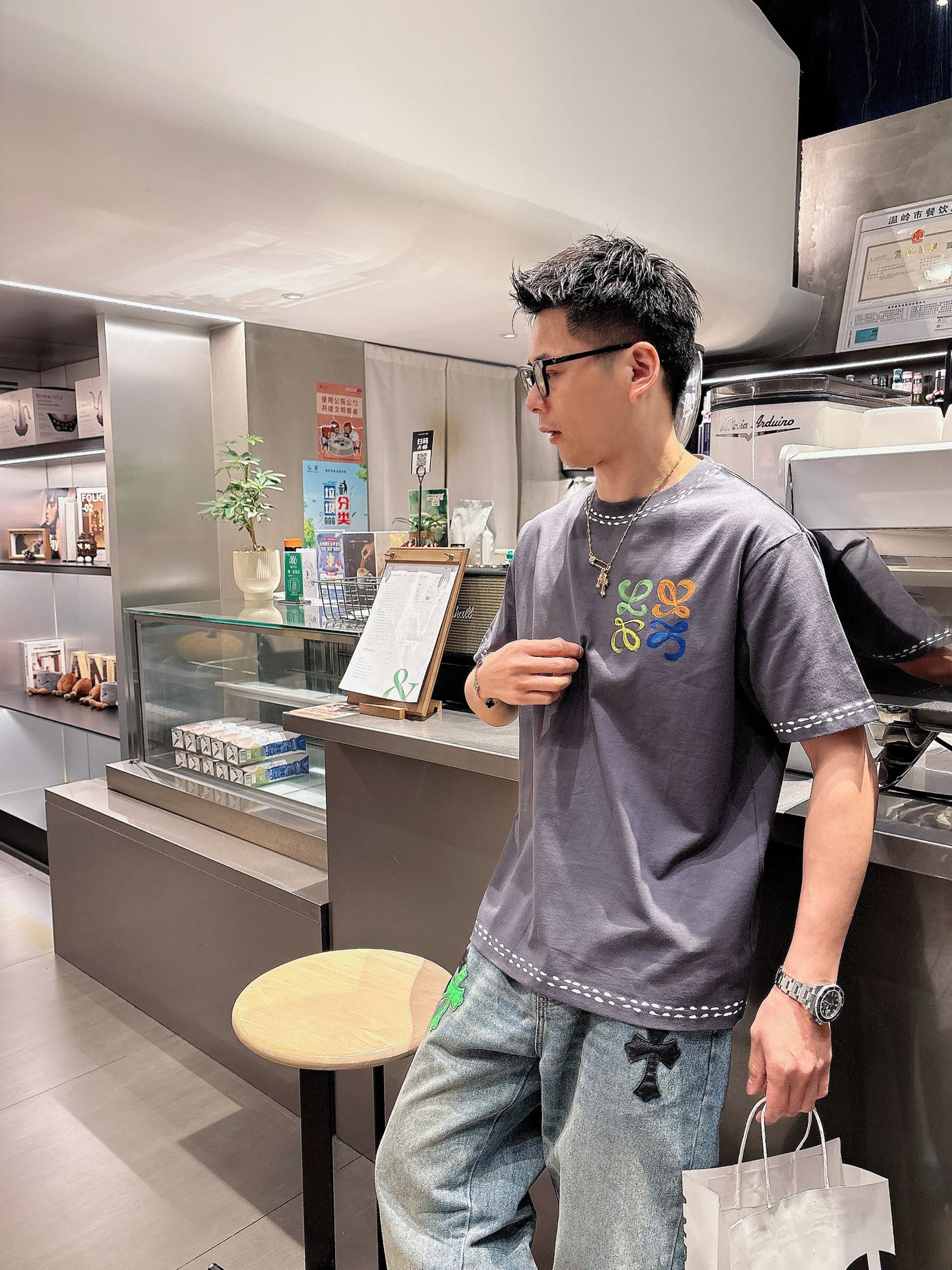  2025早秋新款圆领短袖 LOEW涂鸦手绘短袖升级原版面料 官方同款  短袖T恤
定制同缸染面料  手