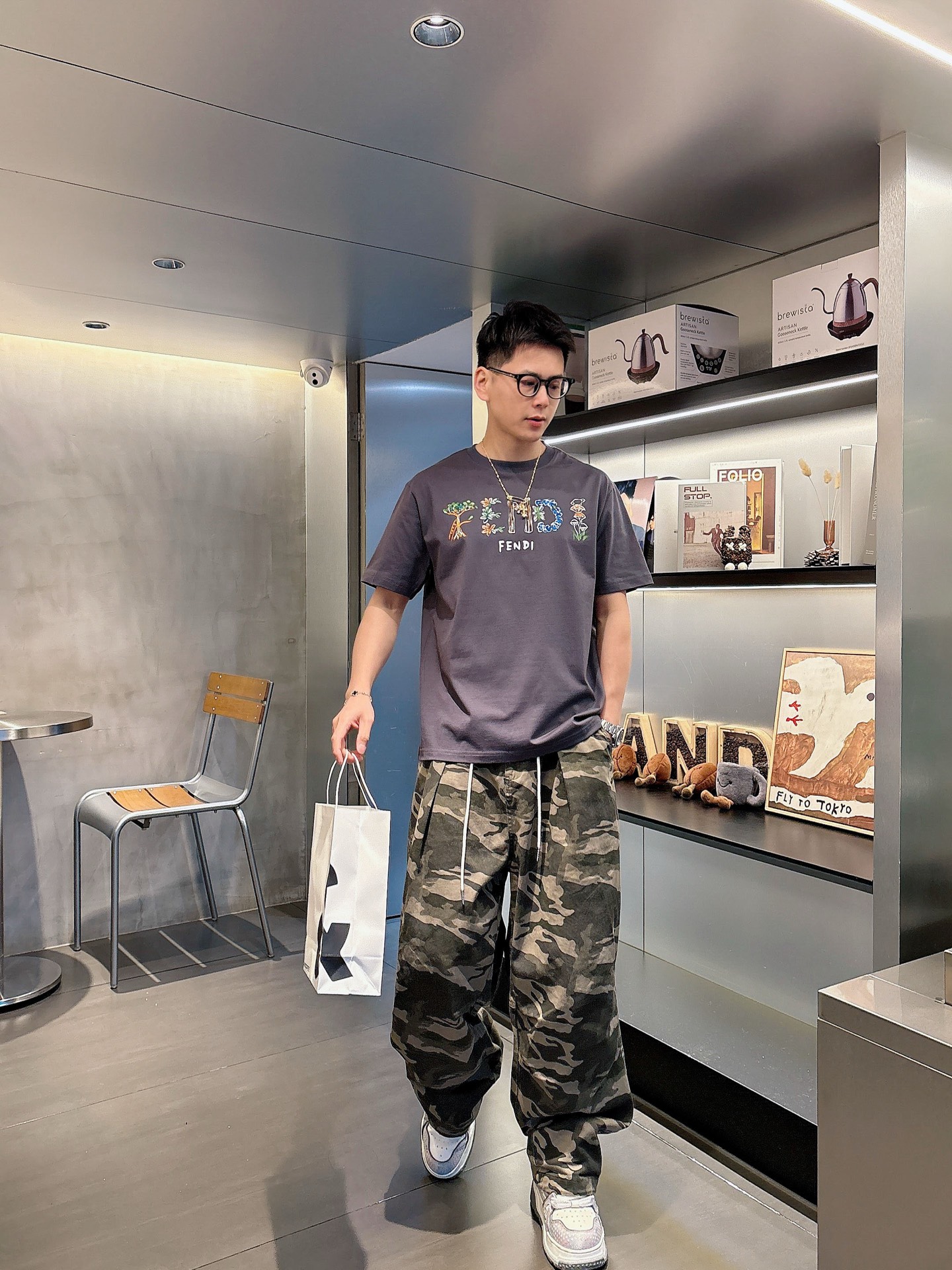  2025ss原單高品質 情侶款  
FEN夏季新款纯手工绘画完成 高品质短袖T恤 每一件都是纯手工手绘