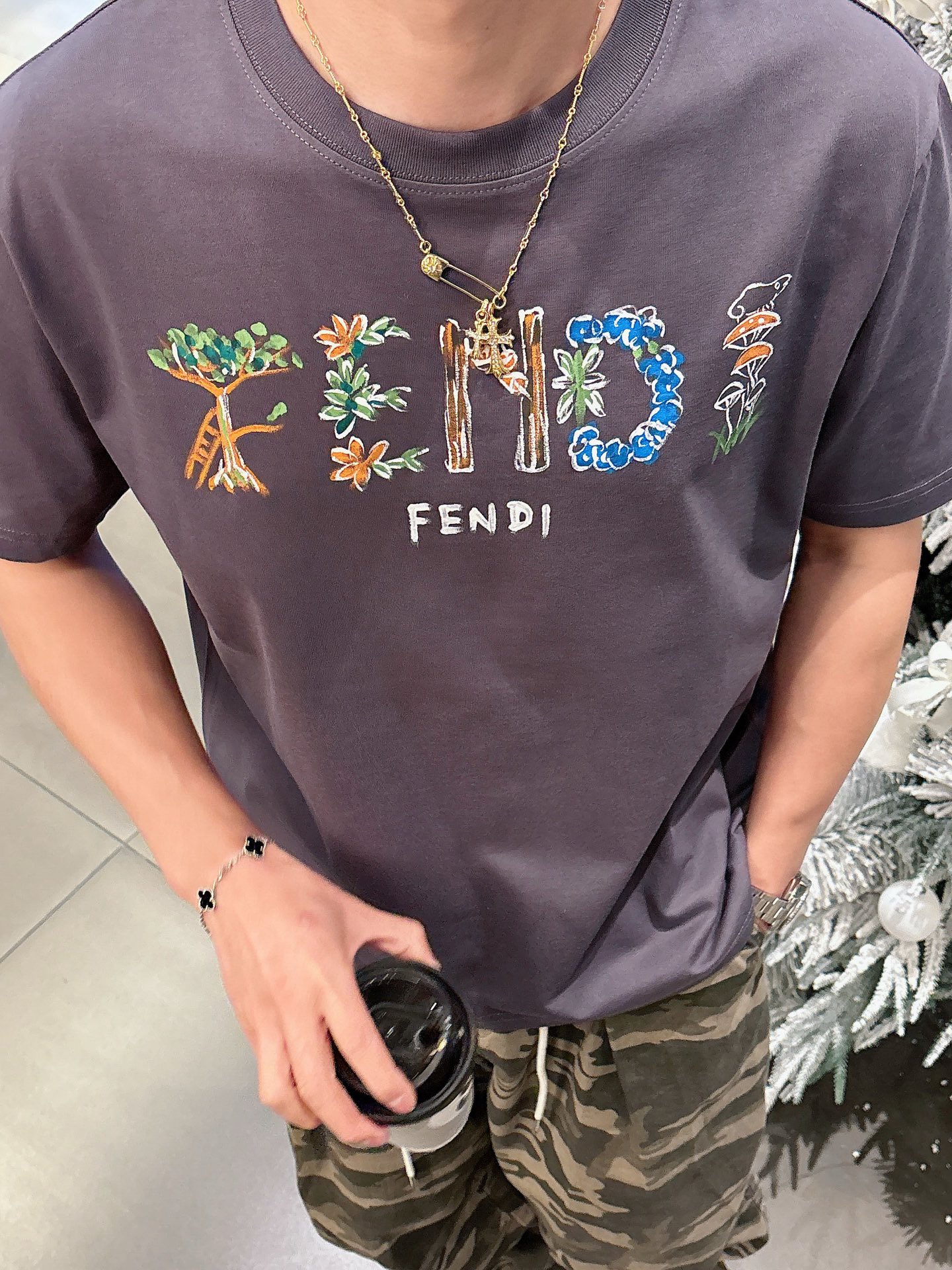  2025ss原單高品質 情侶款  
FEN夏季新款纯手工绘画完成 高品质短袖T恤 每一件都是纯手工手绘