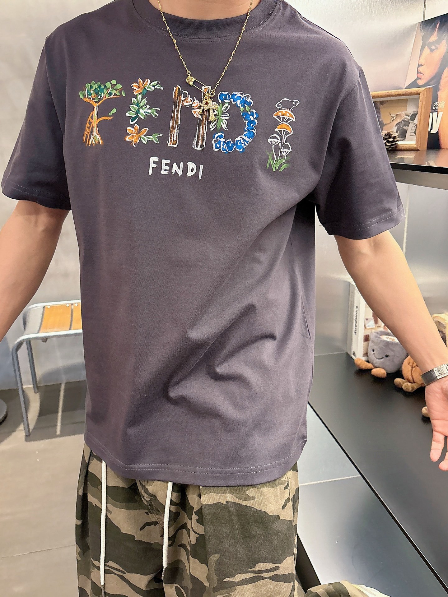  2025ss原單高品質 情侶款  
FEN夏季新款纯手工绘画完成 高品质短袖T恤 每一件都是纯手工手绘