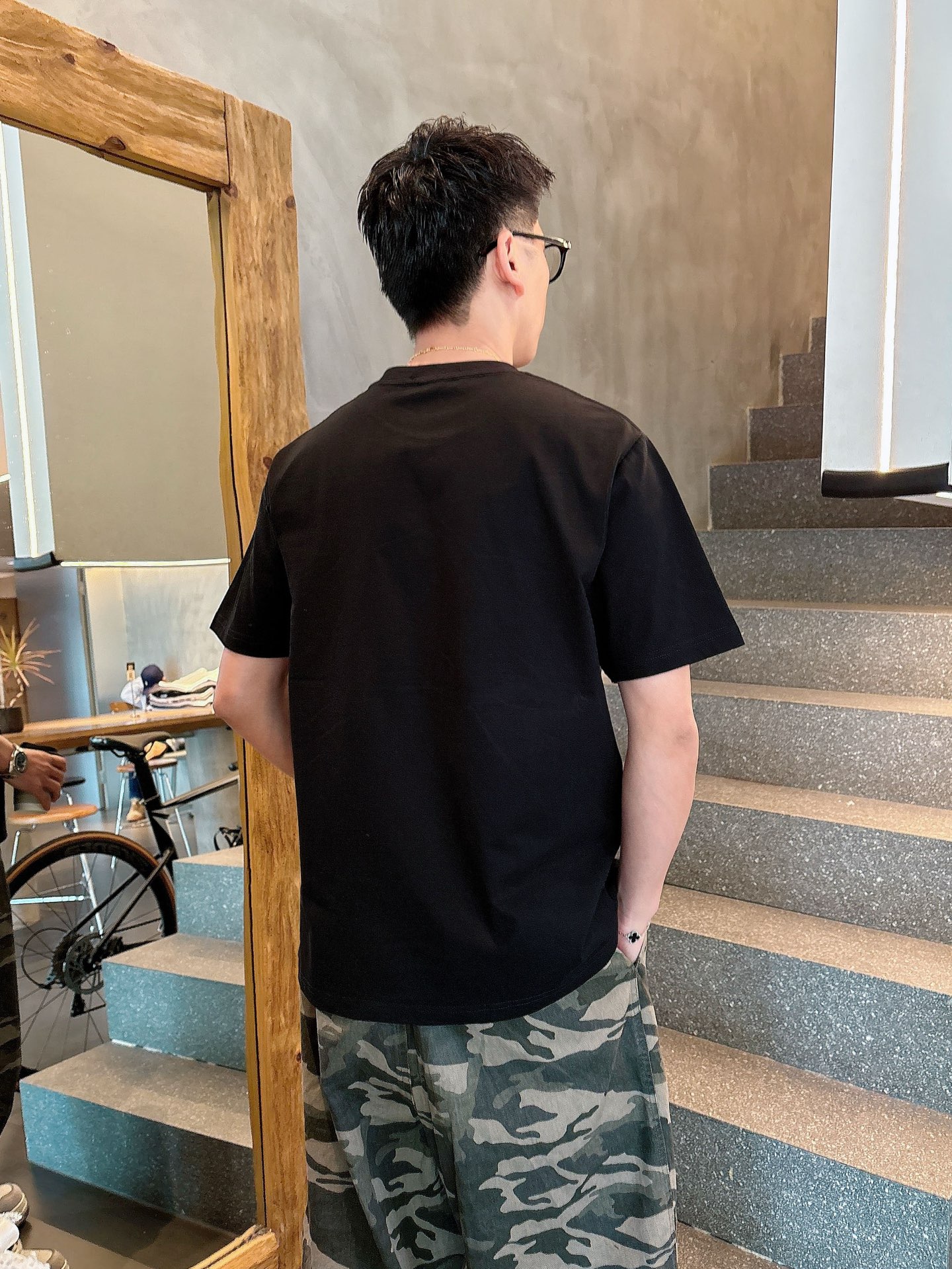  KITON#  2025春夏新款首发专柜最新款短袖圆领T恤 高端订制 设计前卫时尚！品牌logo重工艺